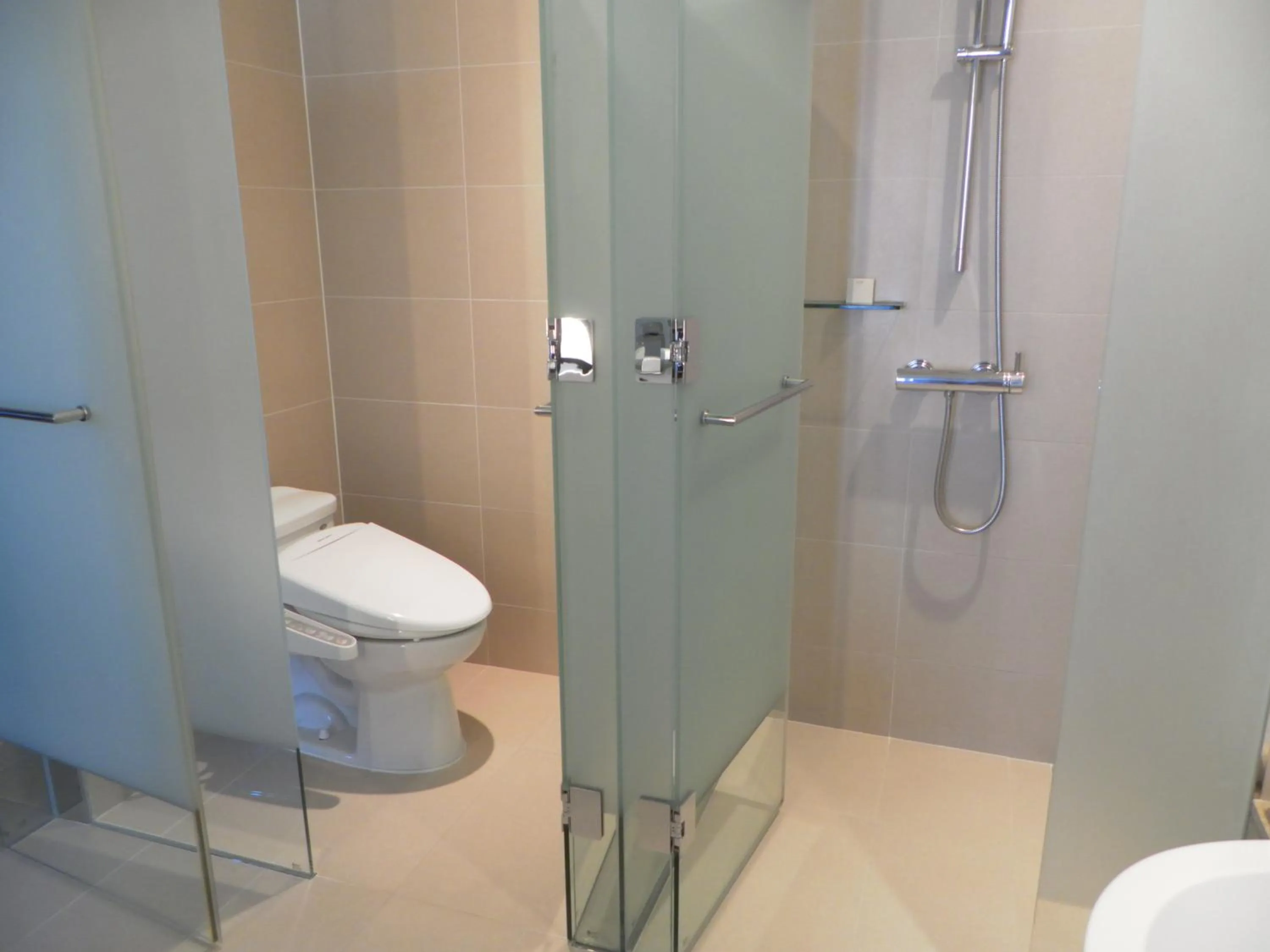 Shower in Ramada Plaza by Wyndham Suwon