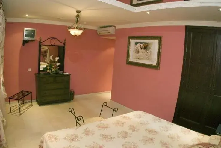 Suite with Spa Bath in Hotel los Girasoles Suite with Spa Bath in Hotel los Girasoles