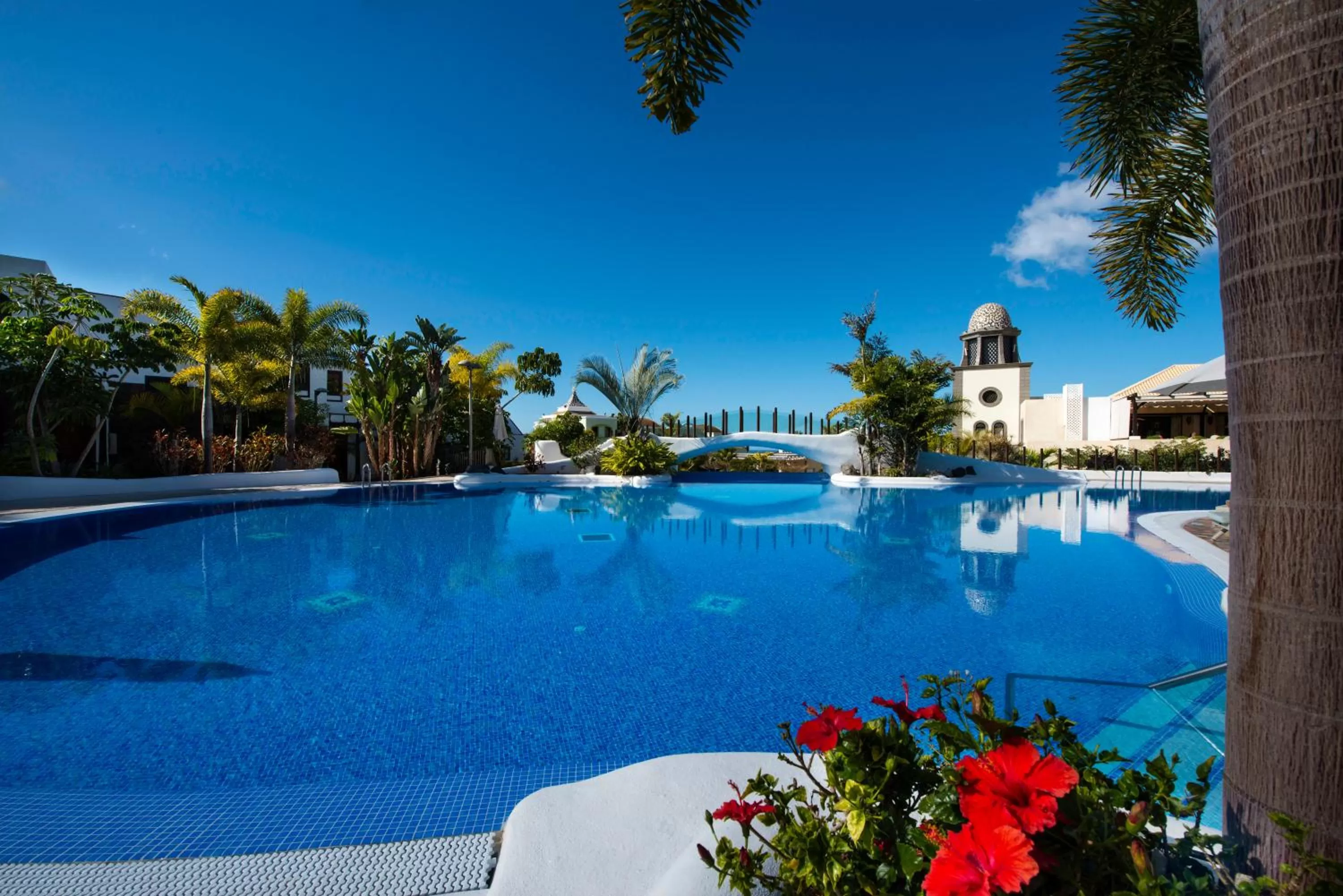 Swimming pool in Hotel Suite Villa Maria