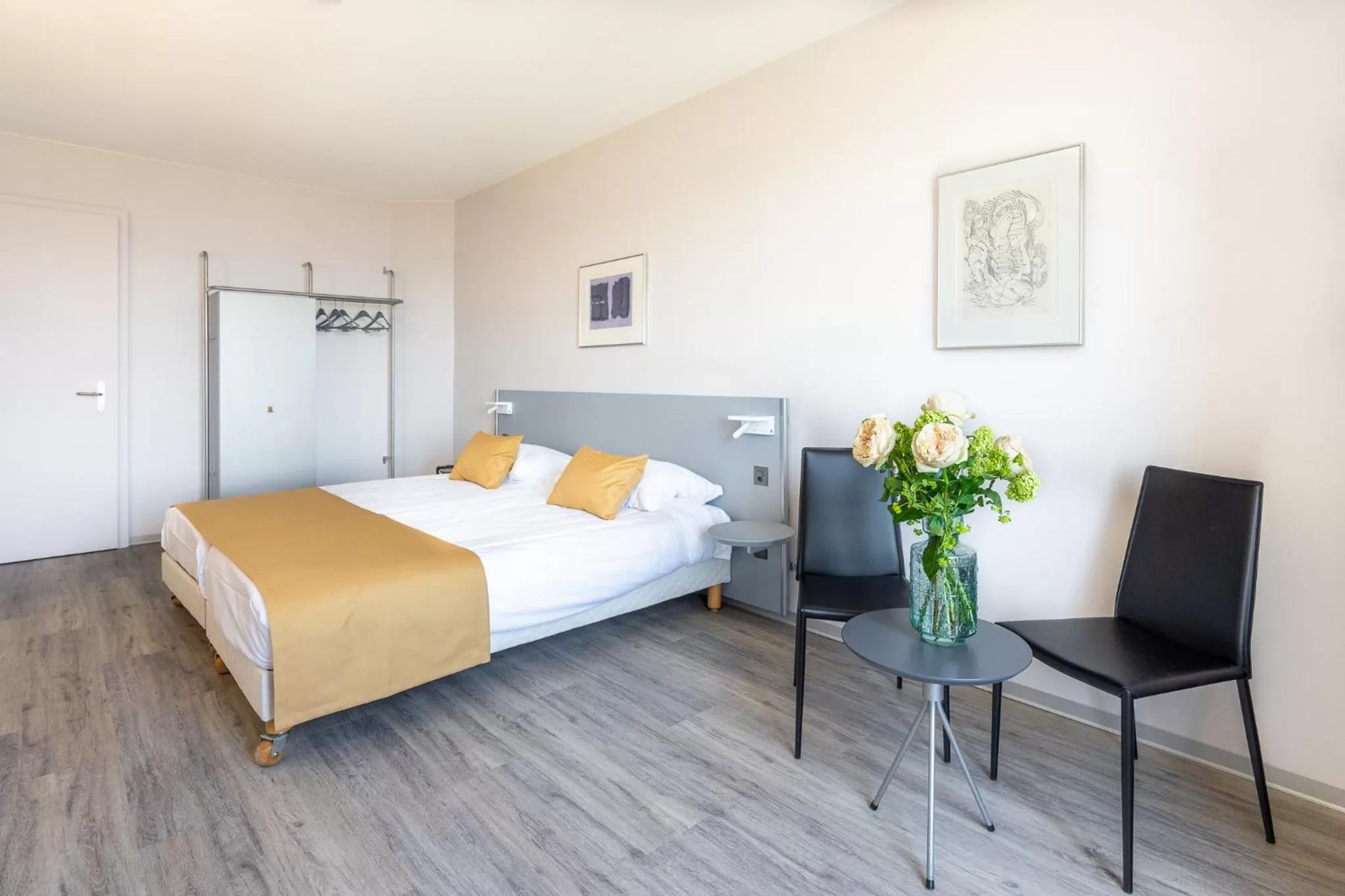 Bedroom, Bed in Hôtel Alpes & Lac