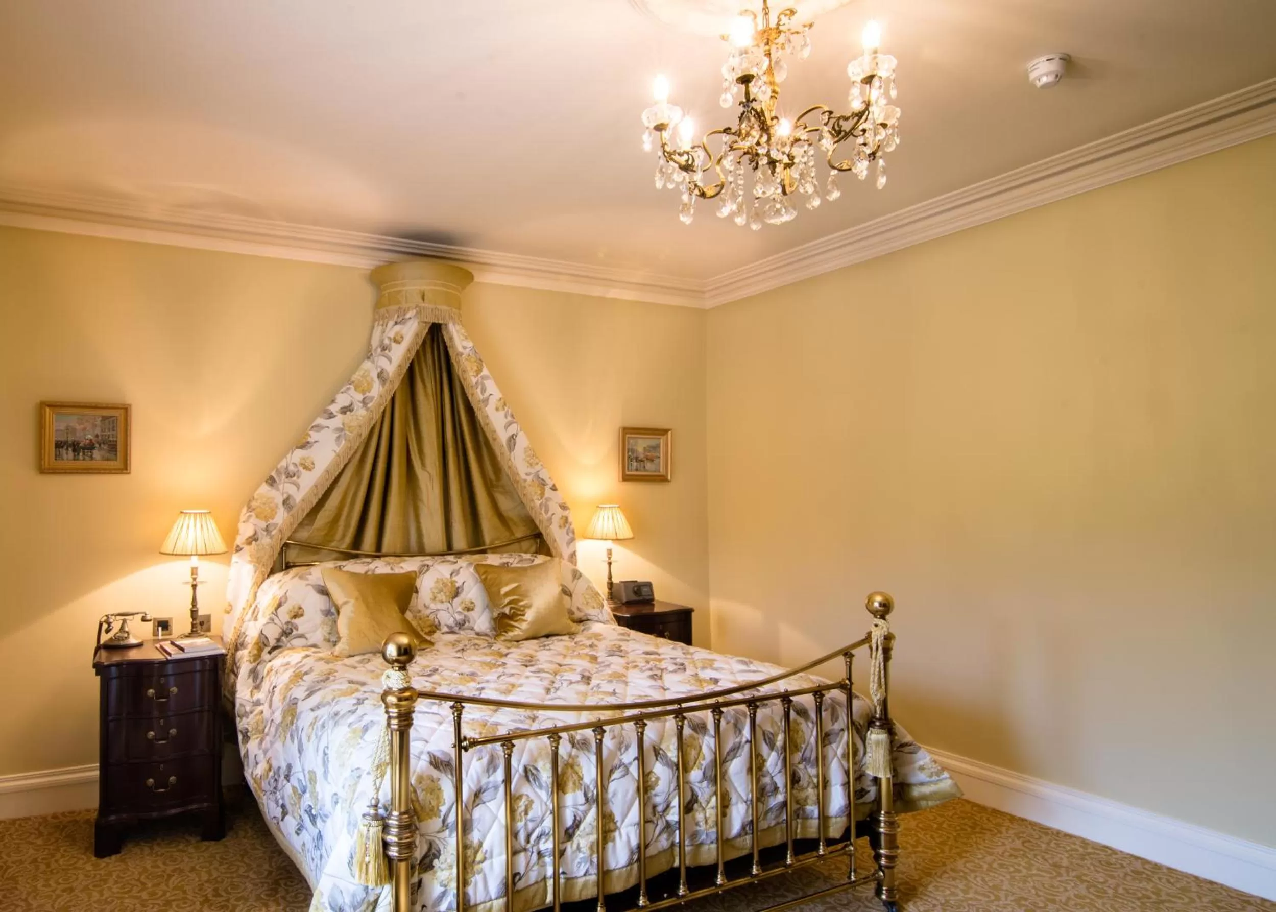 Bed in Crossbasket Castle, Hotel & Restaurant