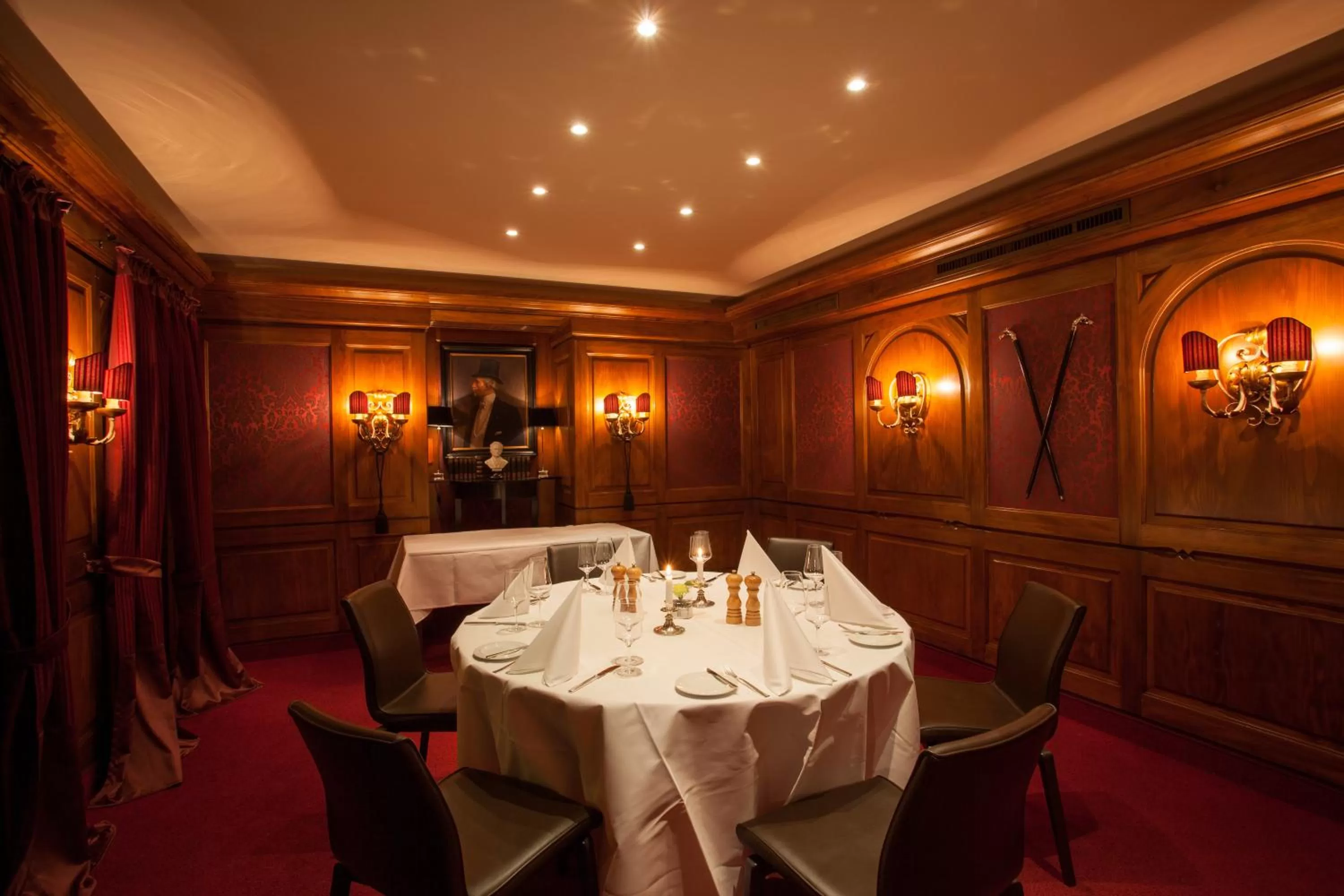 Restaurant/places to eat in Hotel Gude