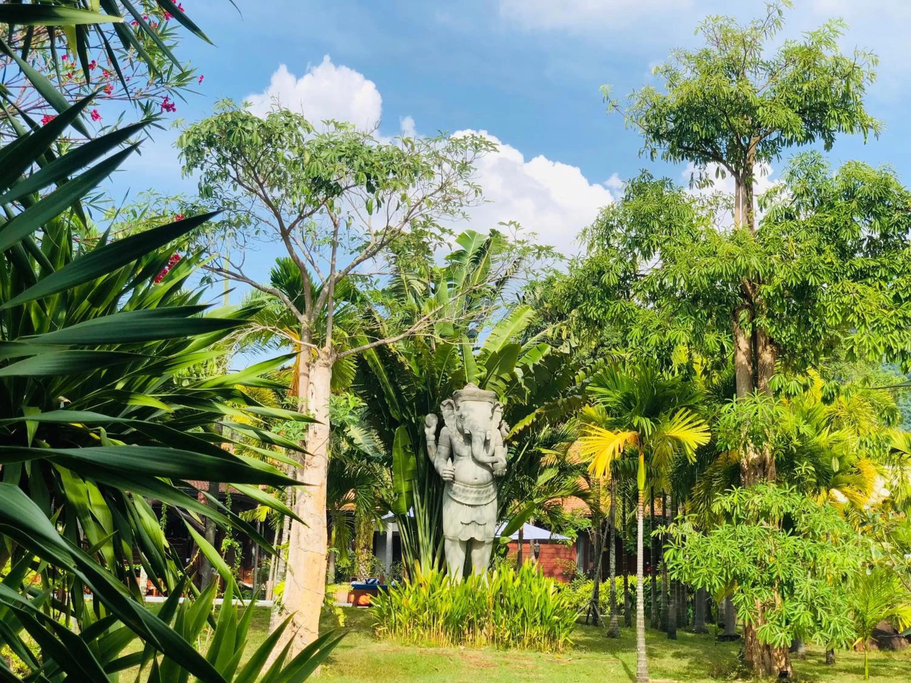 Garden view in Try Palace Resort Kep