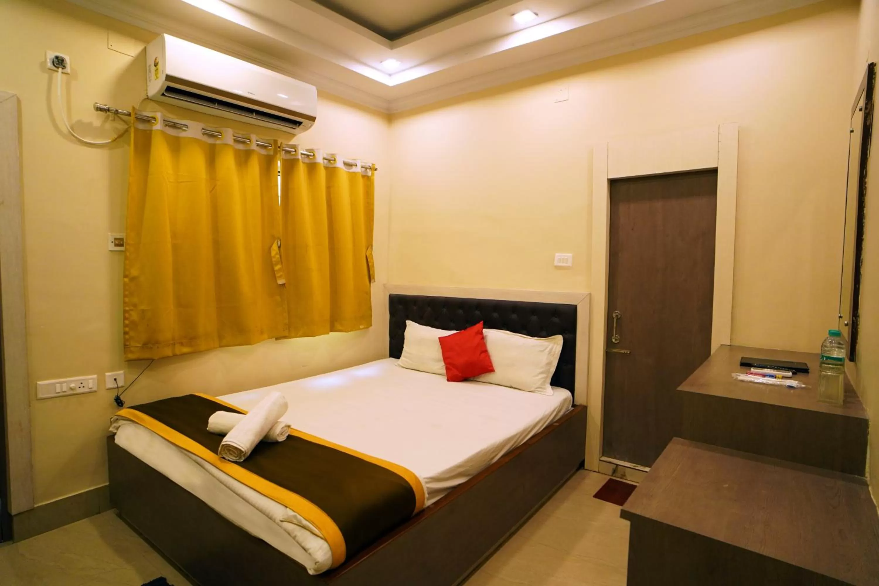 Bed in Royal Sea View