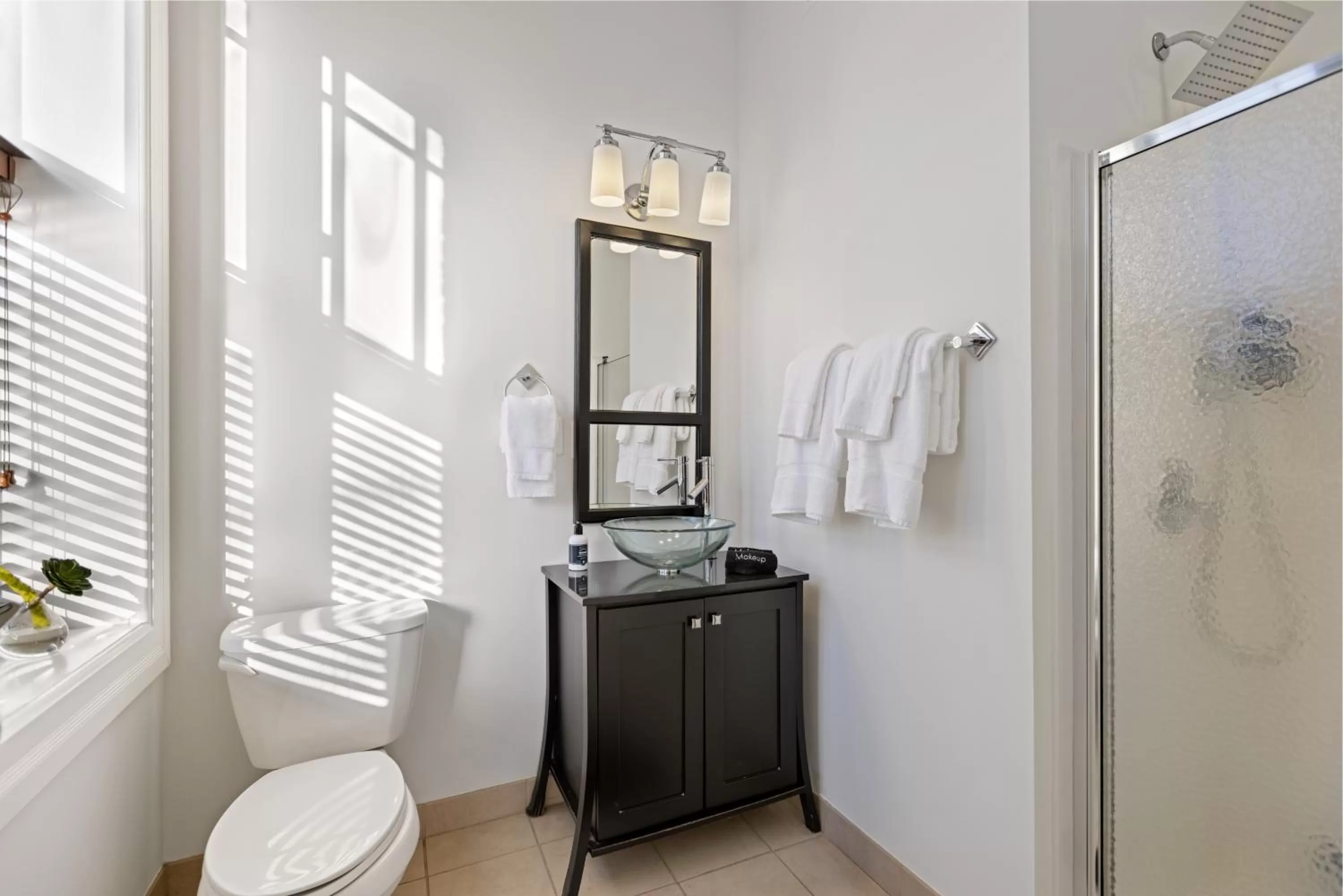 Shower, Bathroom in Brexton Hotel