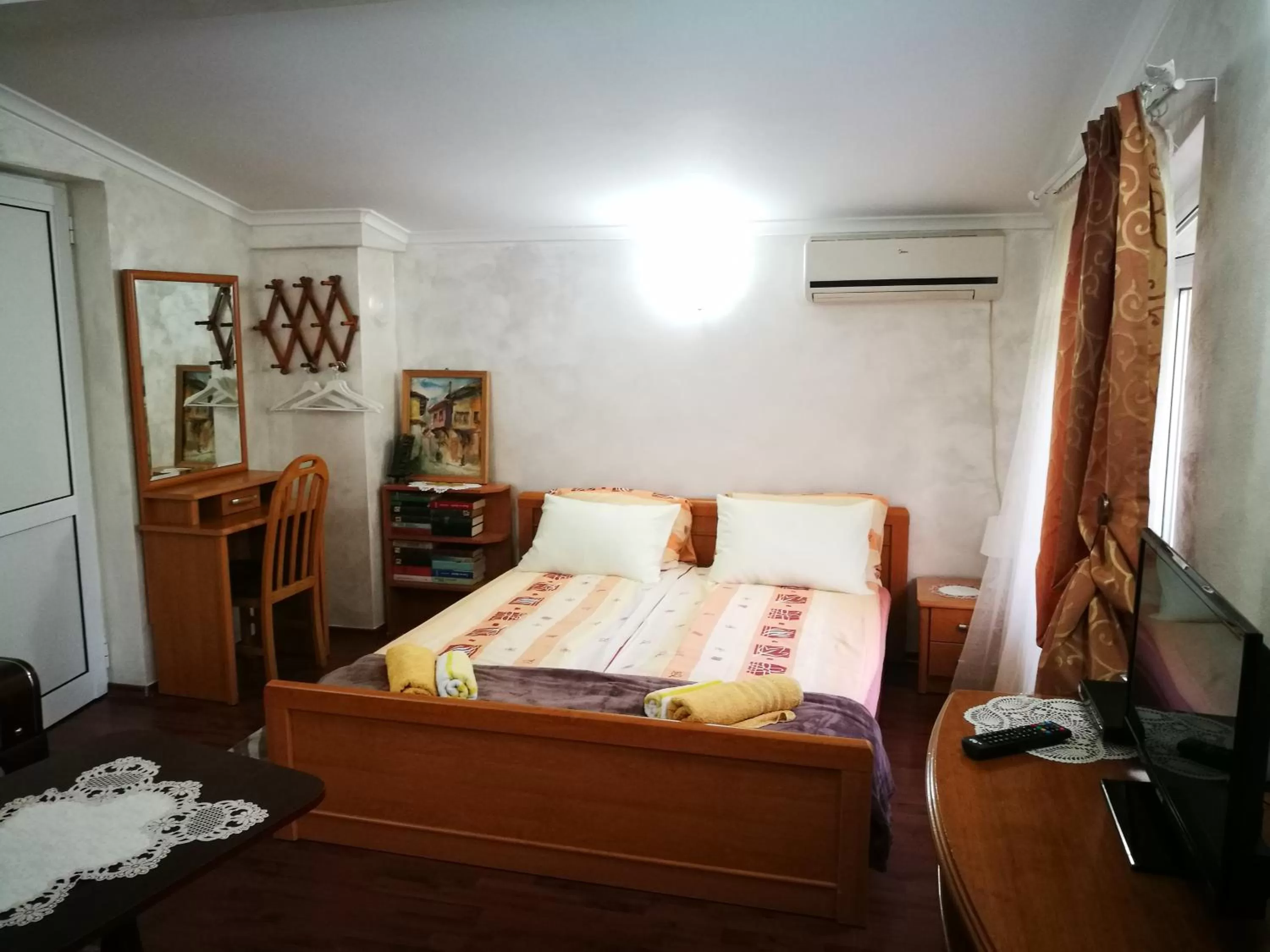 Photo of the whole room in Hotel Paradise