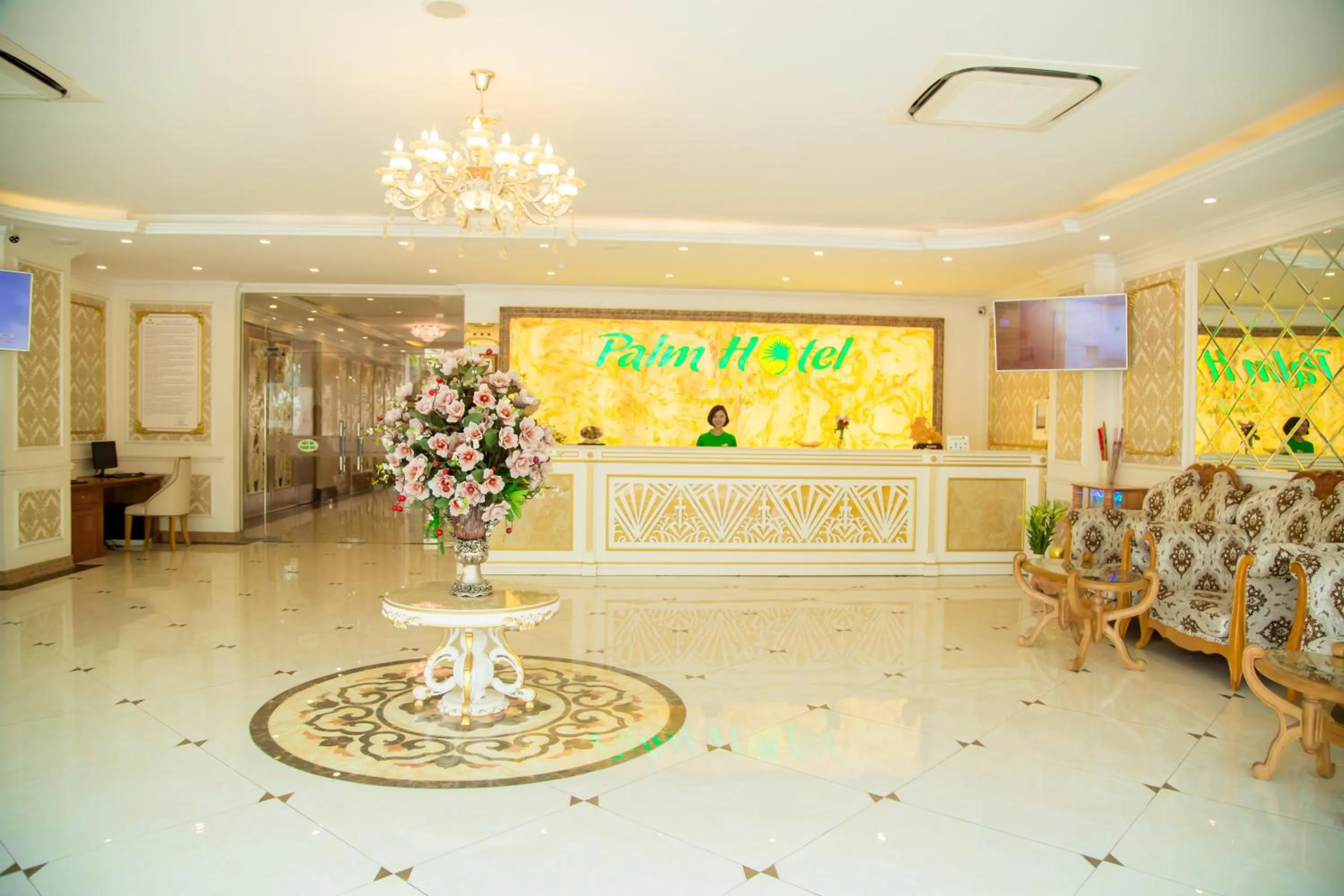 Staff in Palm Hotel Thanh Hoa