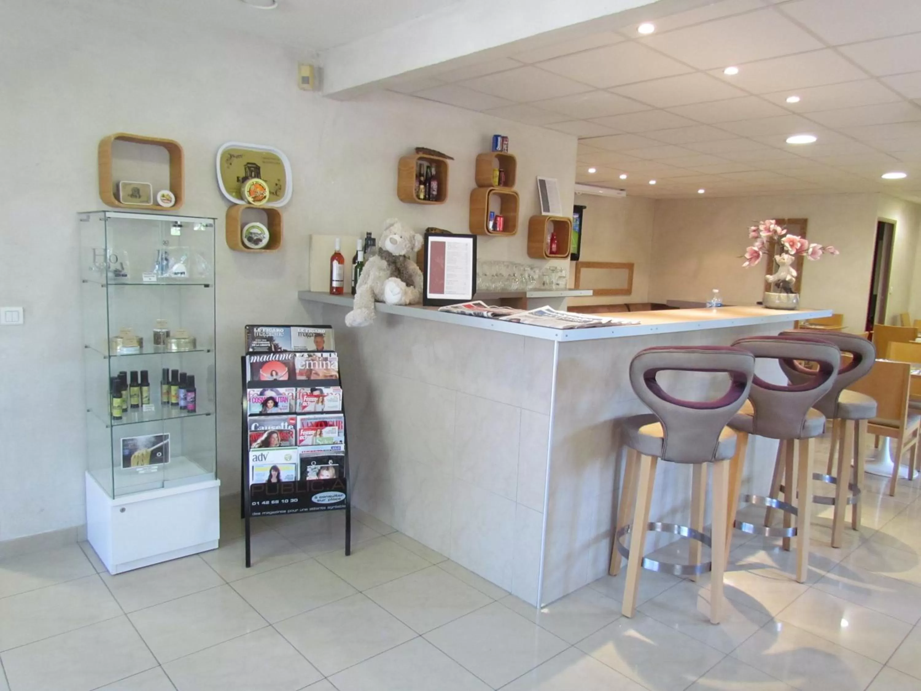 Lobby or reception in Kyriad Montpellier Nord Parc Euromédecine