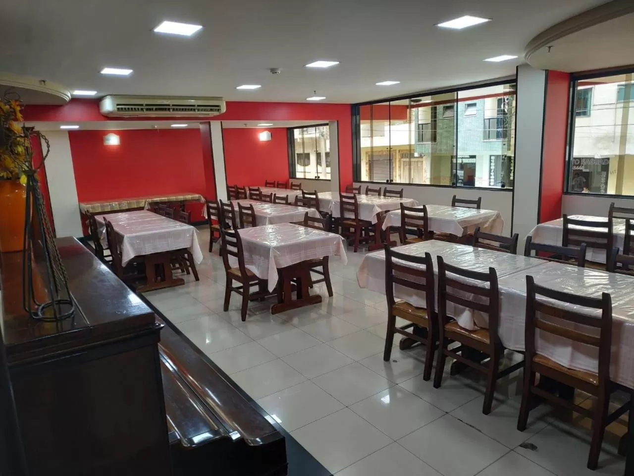 Restaurant/Places to Eat in Hollywood Palace Hotel