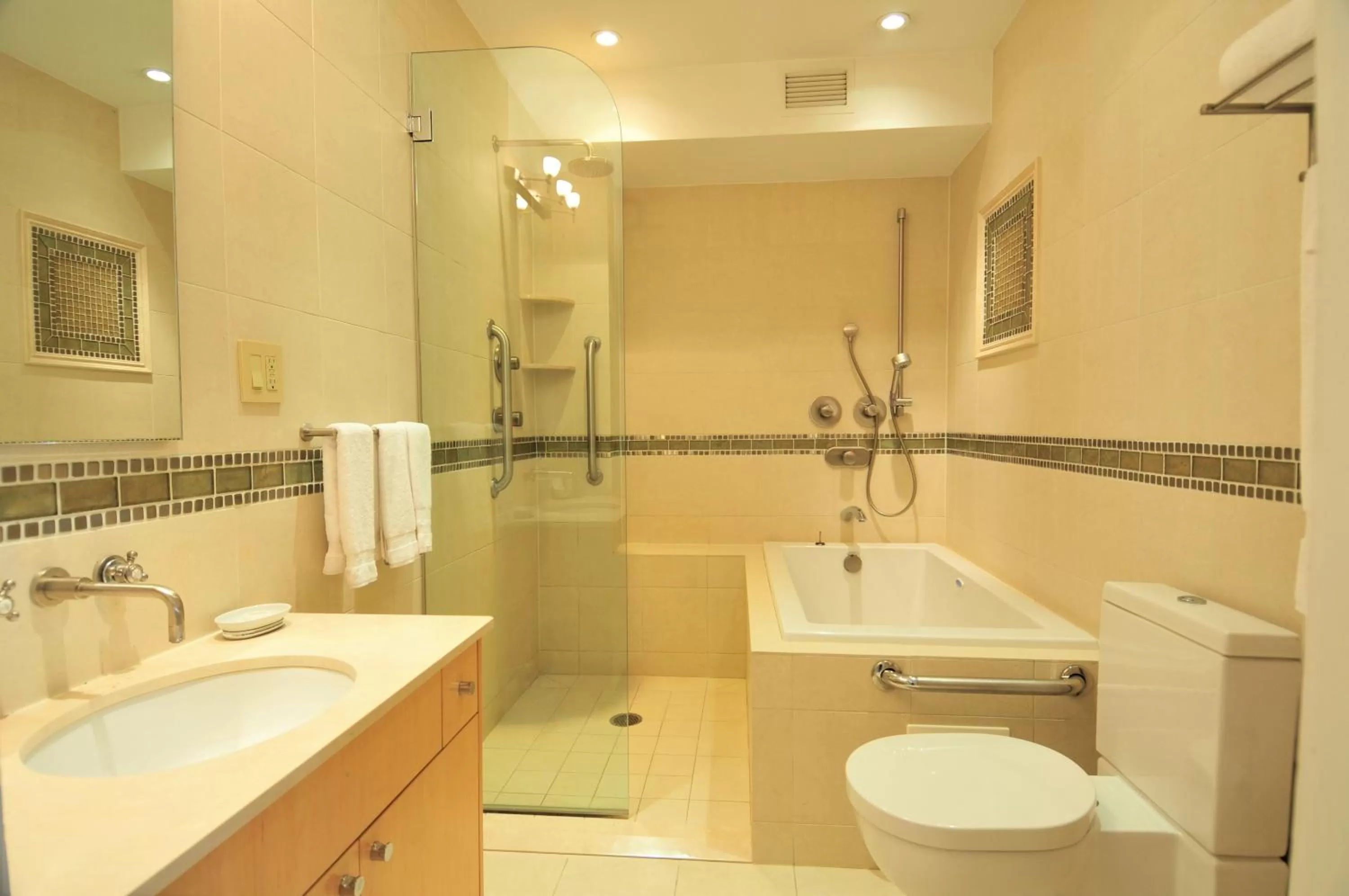 Bathroom in Lombardy Hotel