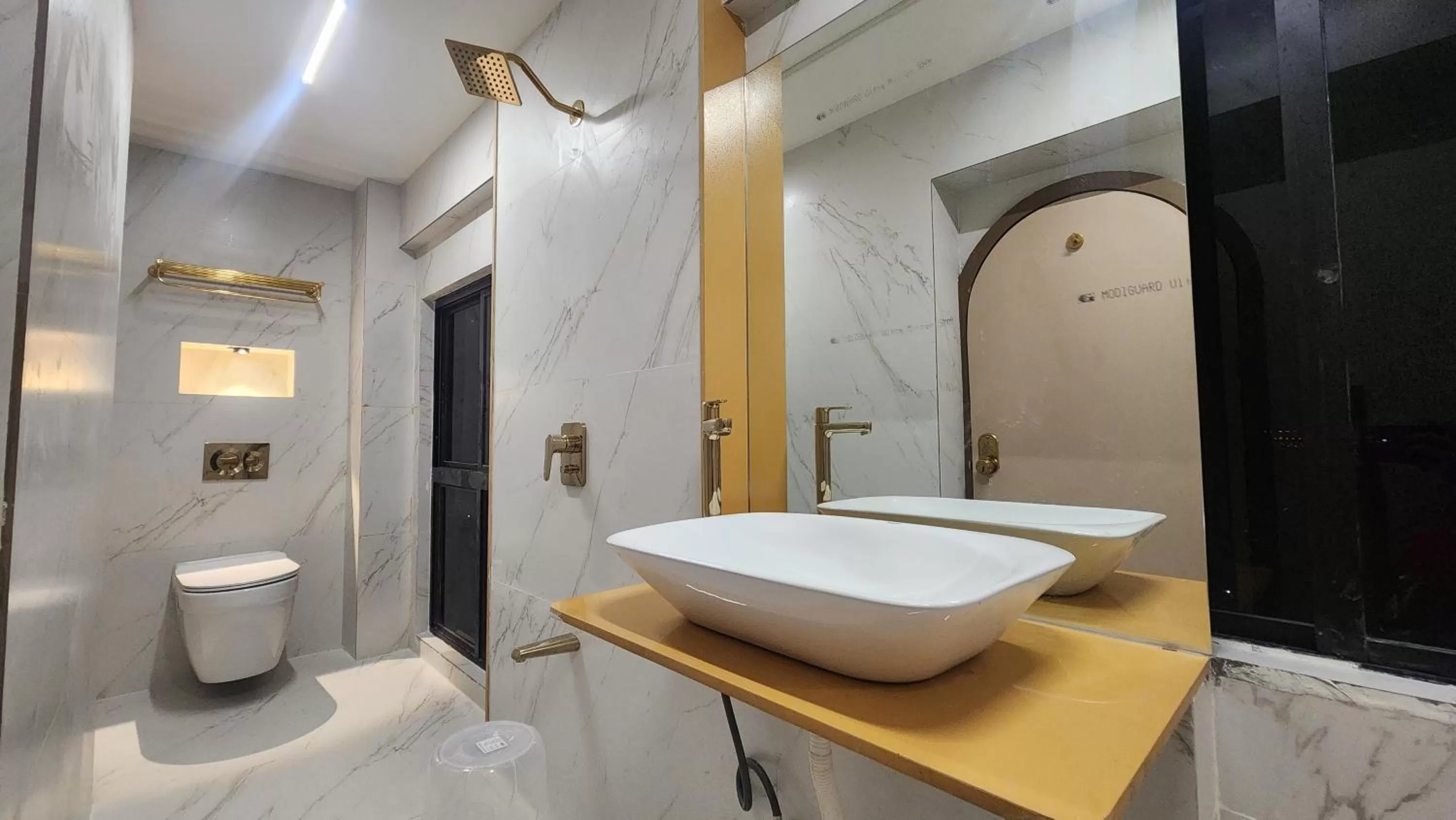 Shower in Hotel Nova Bling