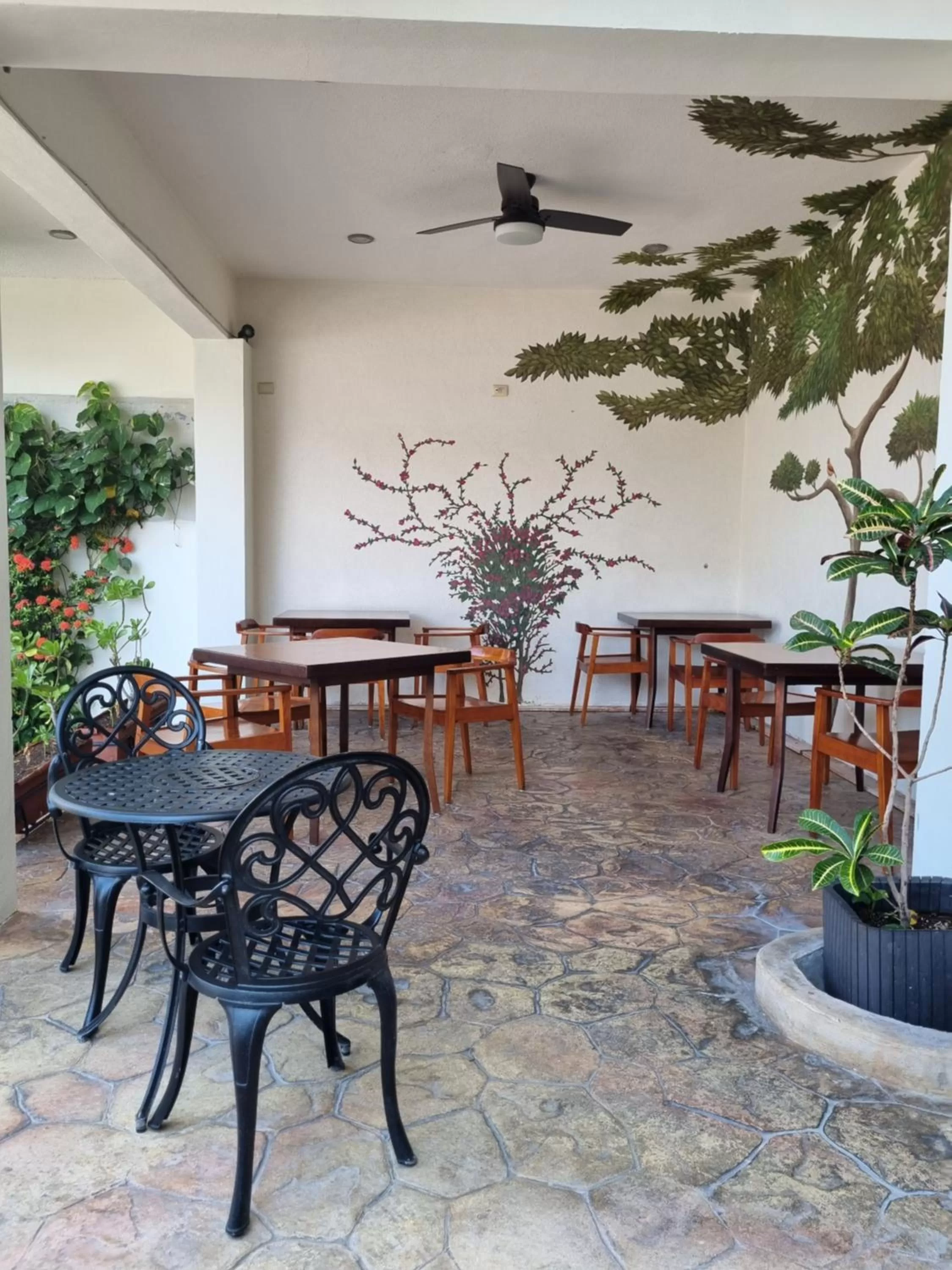 Dining area in Hotel Plaza Cozumel