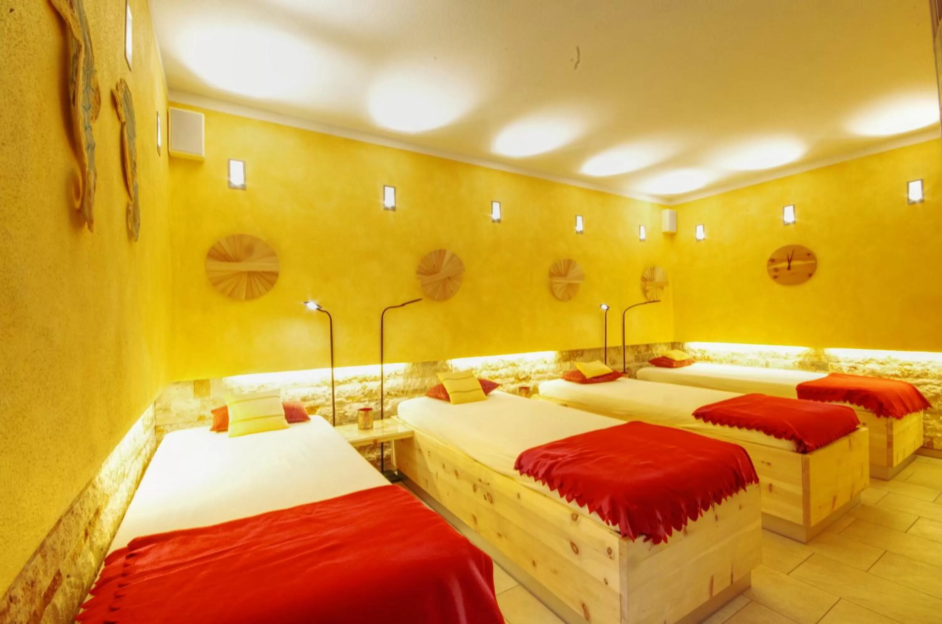 Spa and wellness centre/facilities, Bed in Hotel Jakob