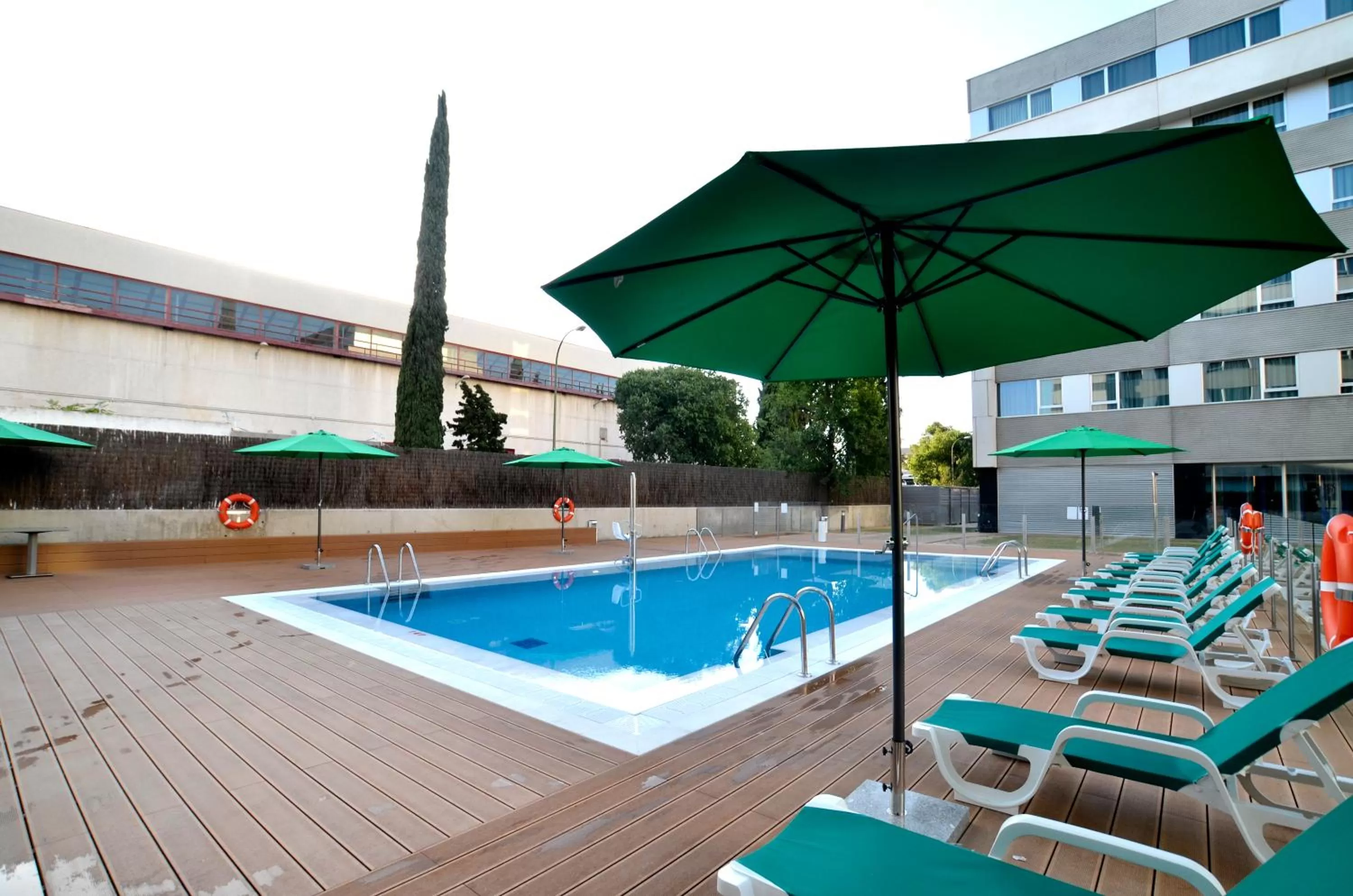 Swimming pool in Axor Barajas