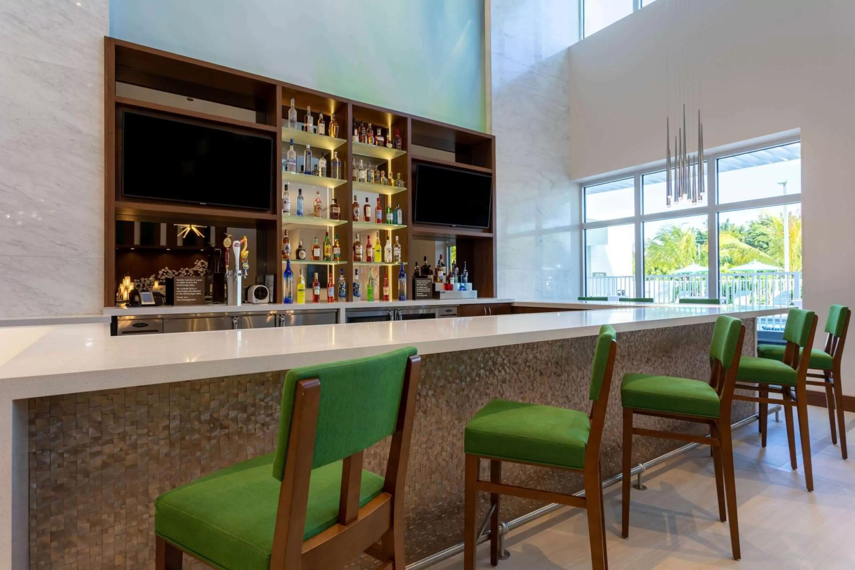 Lounge or bar in Wyndham Garden Miami International Airport