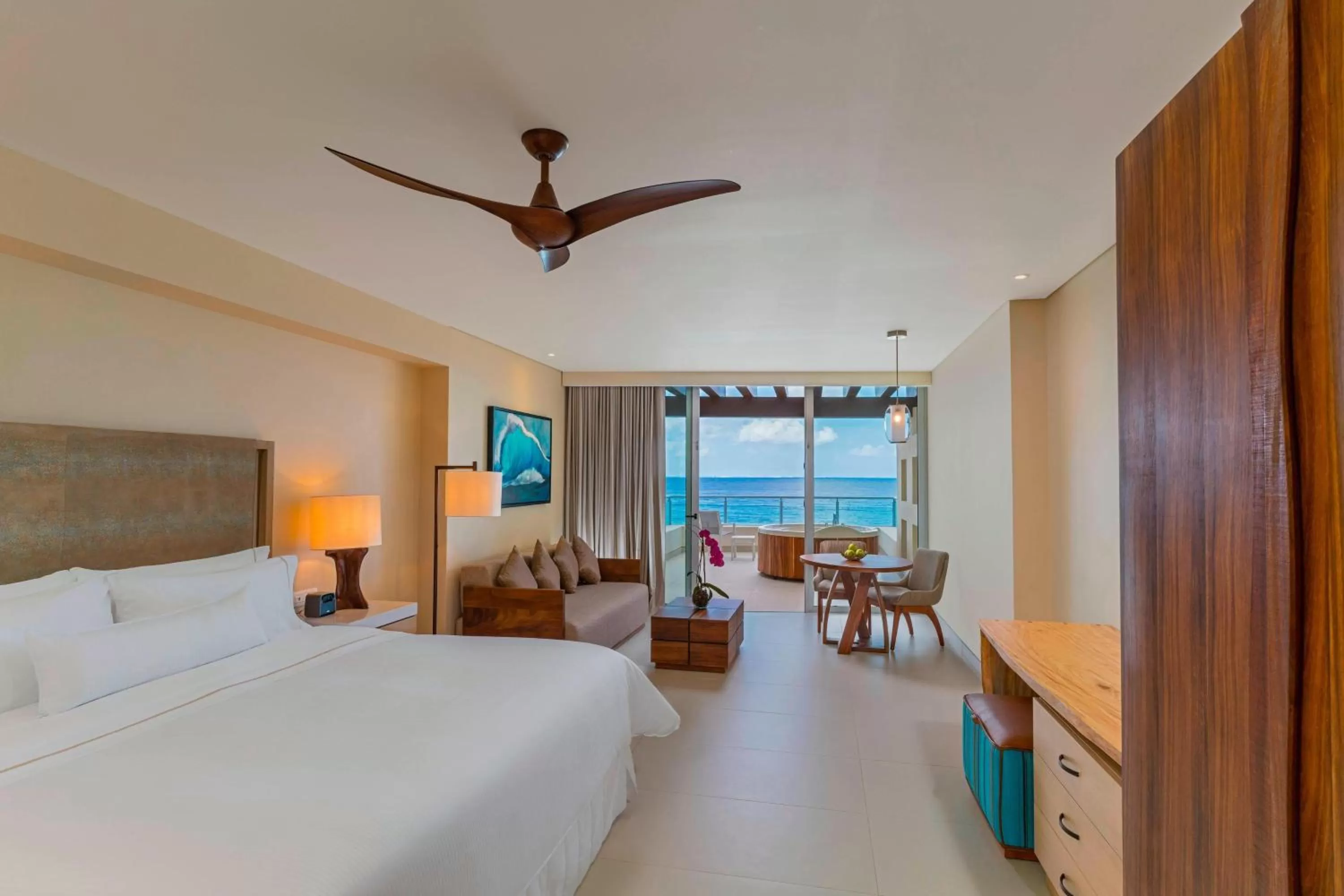 Photo of the whole room, Bed in The Westin Cozumel