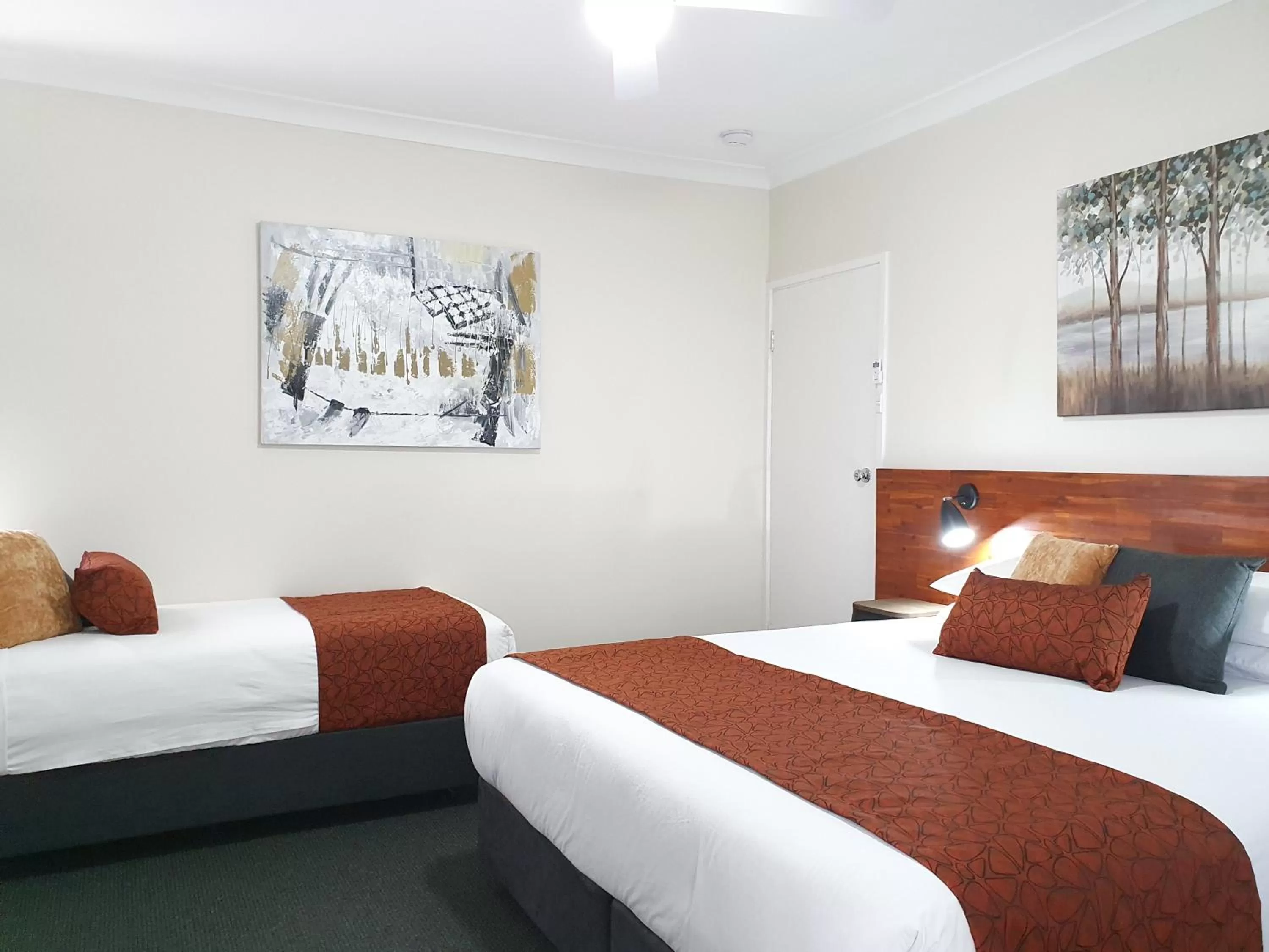 Bed in Black Sheep Motel Goulburn