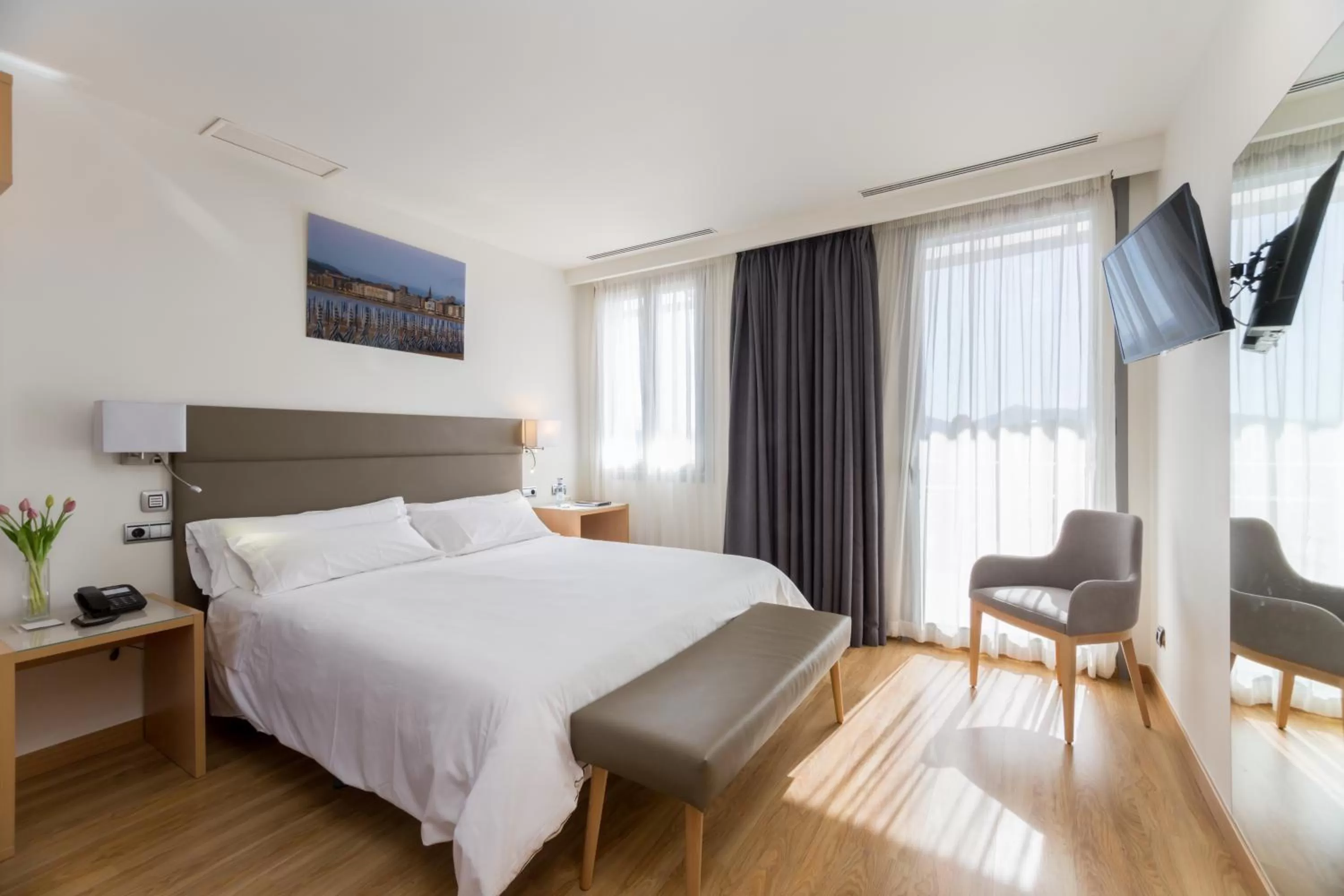 Photo of the whole room, Bed in Hotel Palacio de Aiete