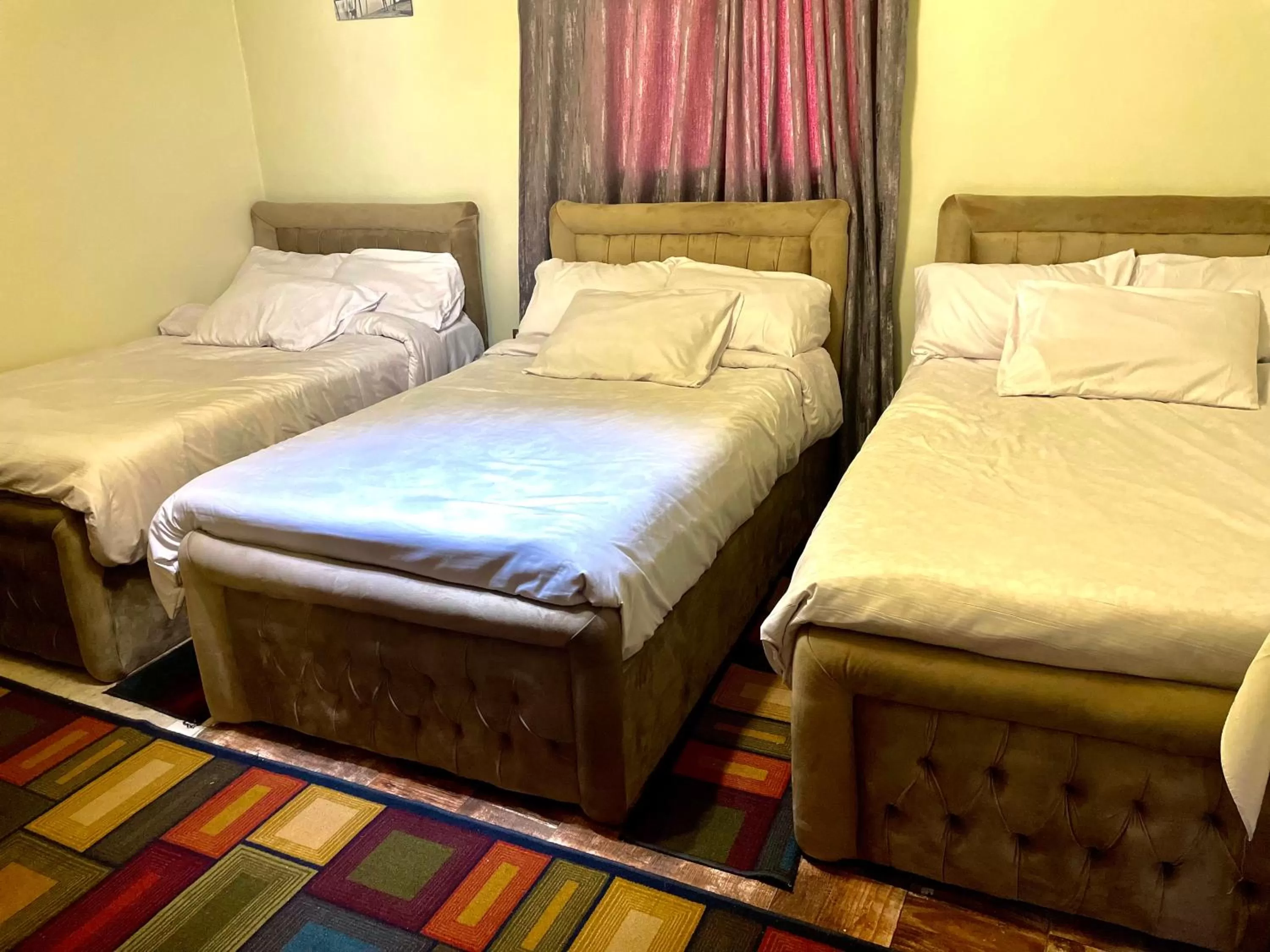 Bed in Sphinx palace pyramids view