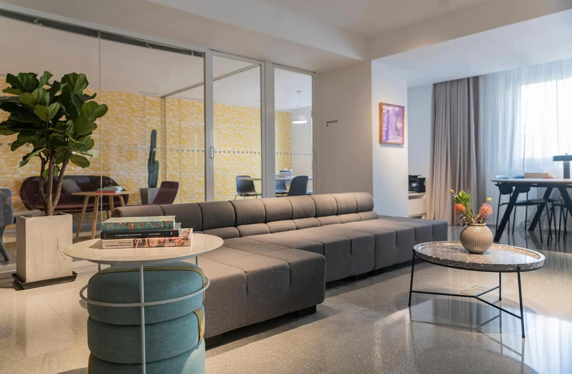 Communal lounge/ TV room in Stey Beijing 798 Art Zone Hotel