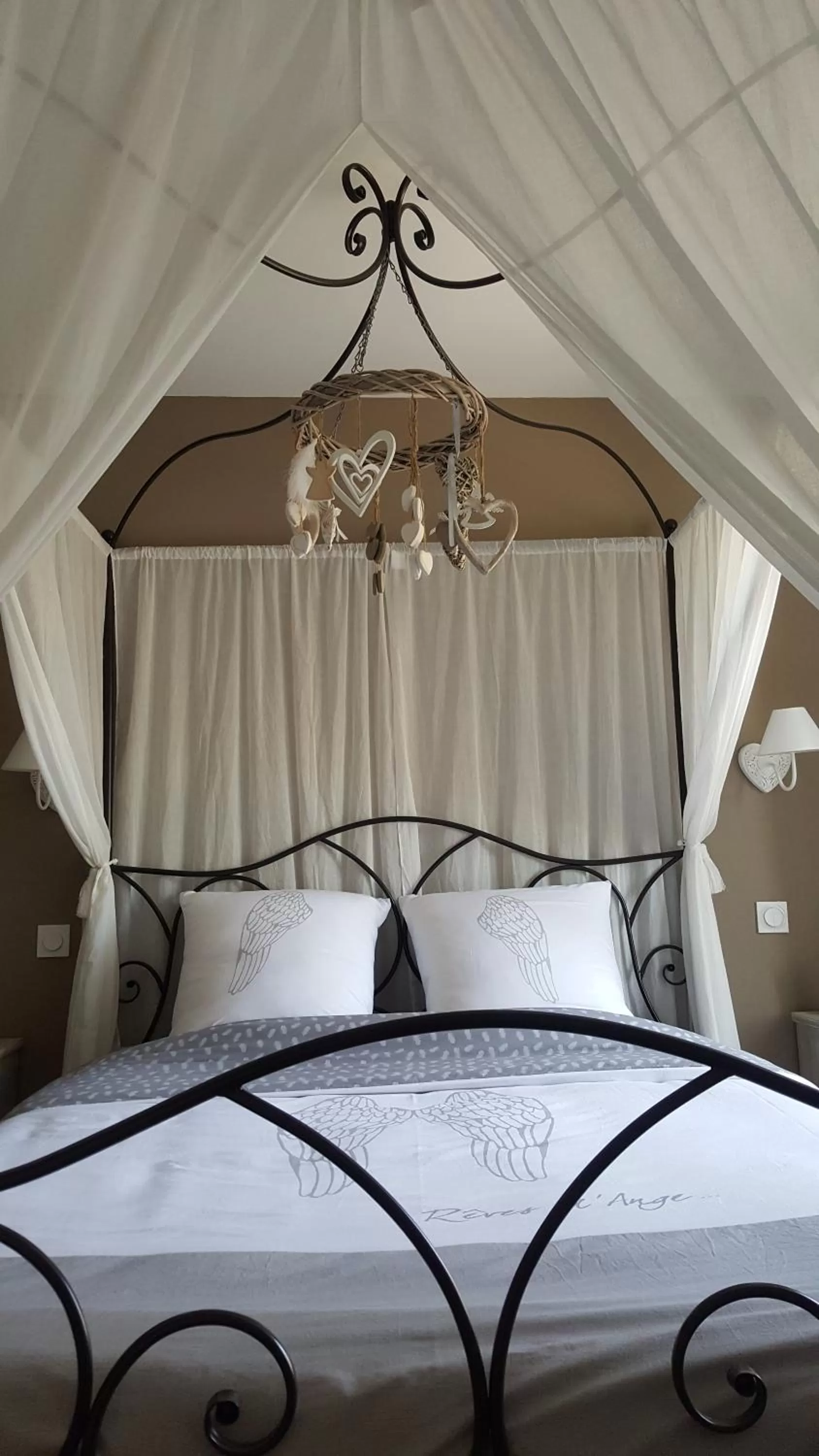 Bed in B&B Des Histoires d'Anges - Côté Jardin - Accueil Vélo