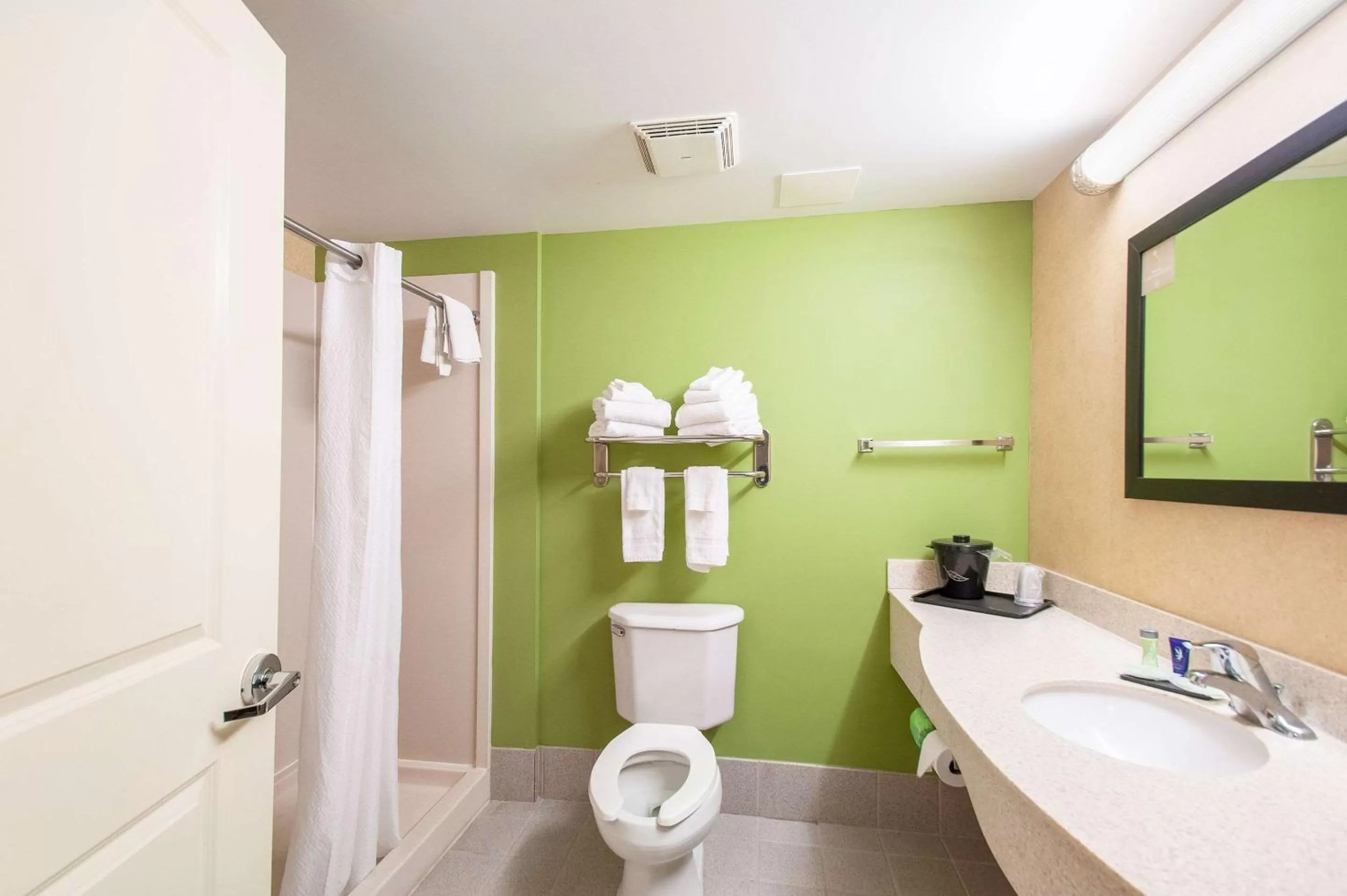 Photo of the whole room in Sleep Inn & Suites Dover University Area