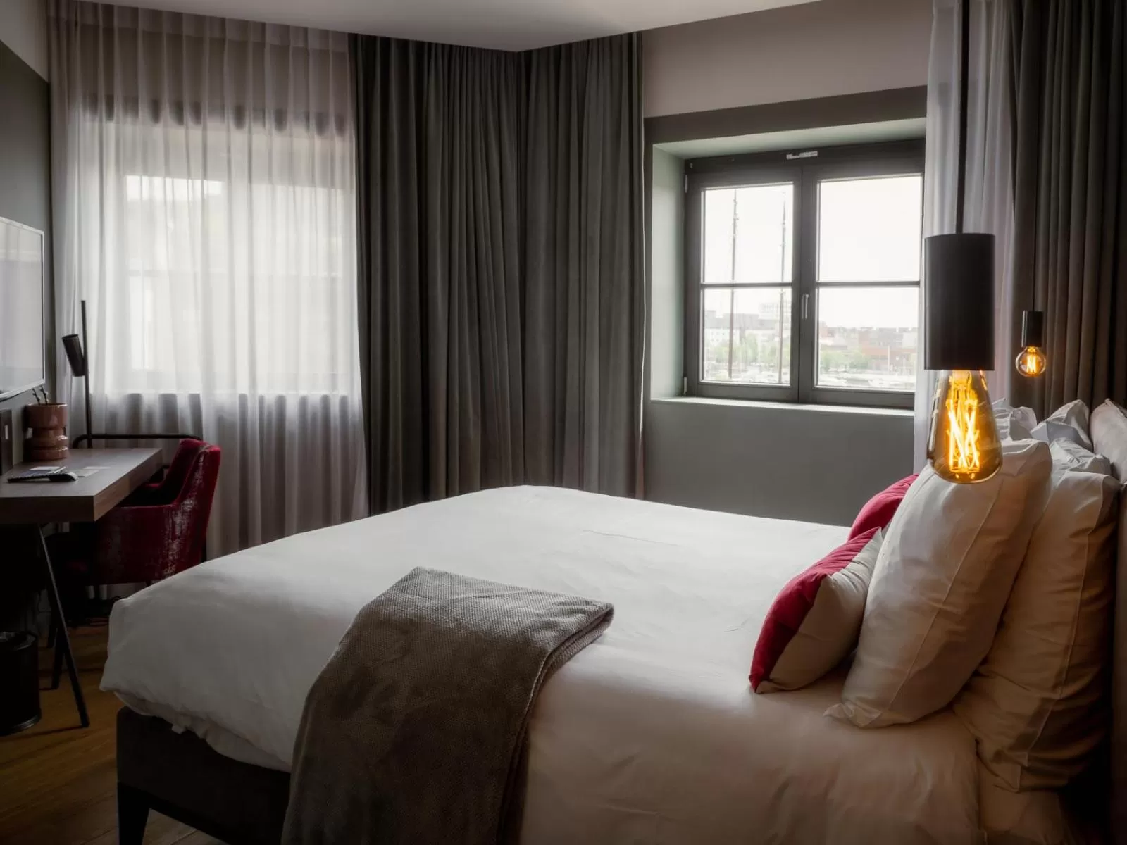 Bathroom, Bed in U Eat & Sleep Antwerp