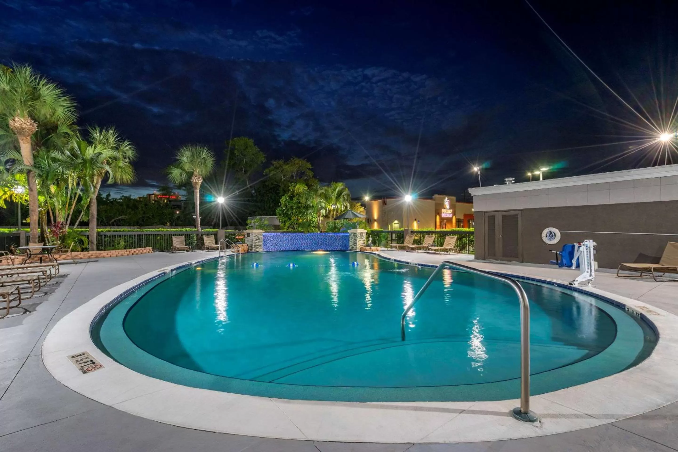 Swimming pool in Comfort Inn & Suites St Pete - Clearwater International Airport