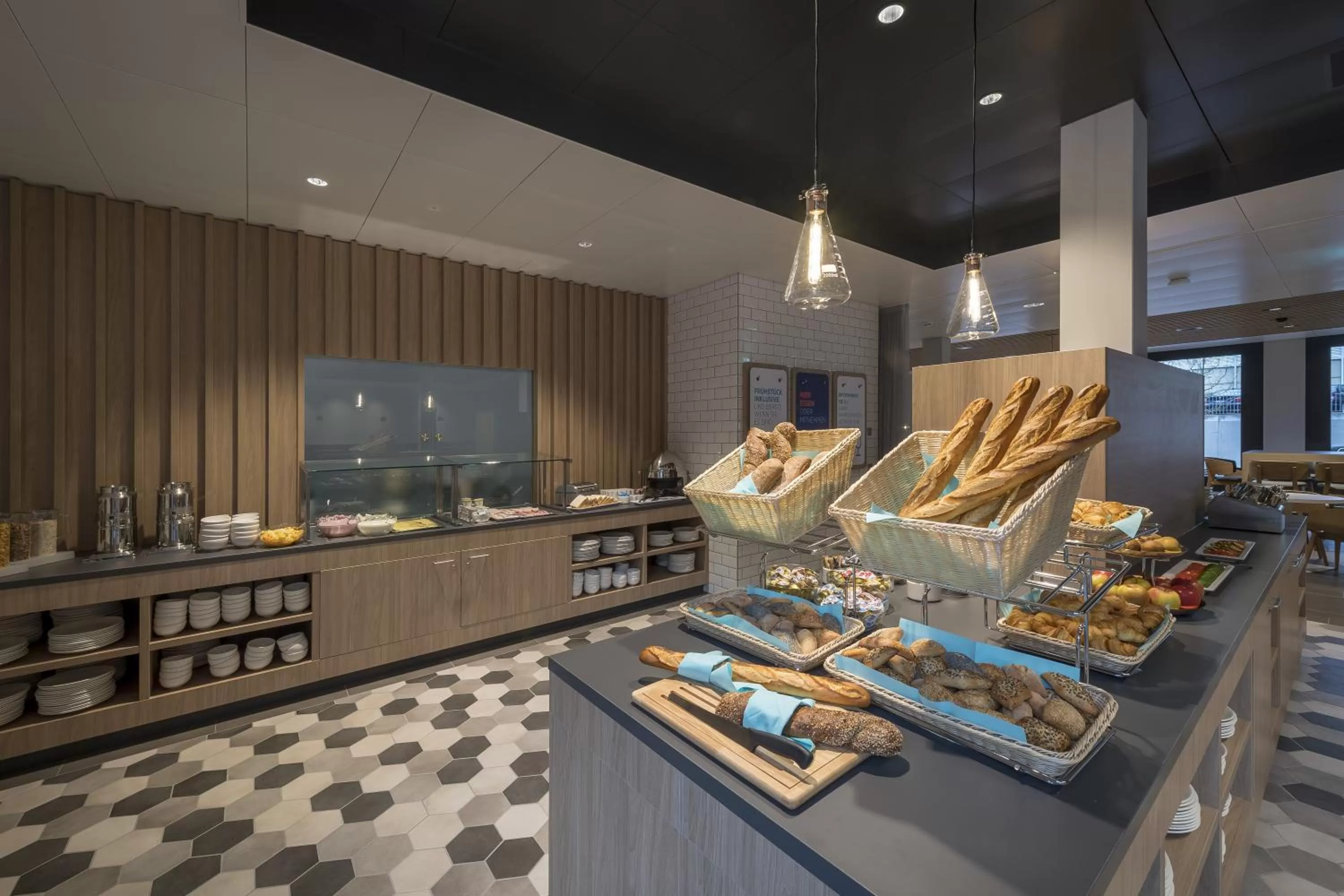 Restaurant/places to eat in Holiday Inn Express - Luzern - Kriens by IHG