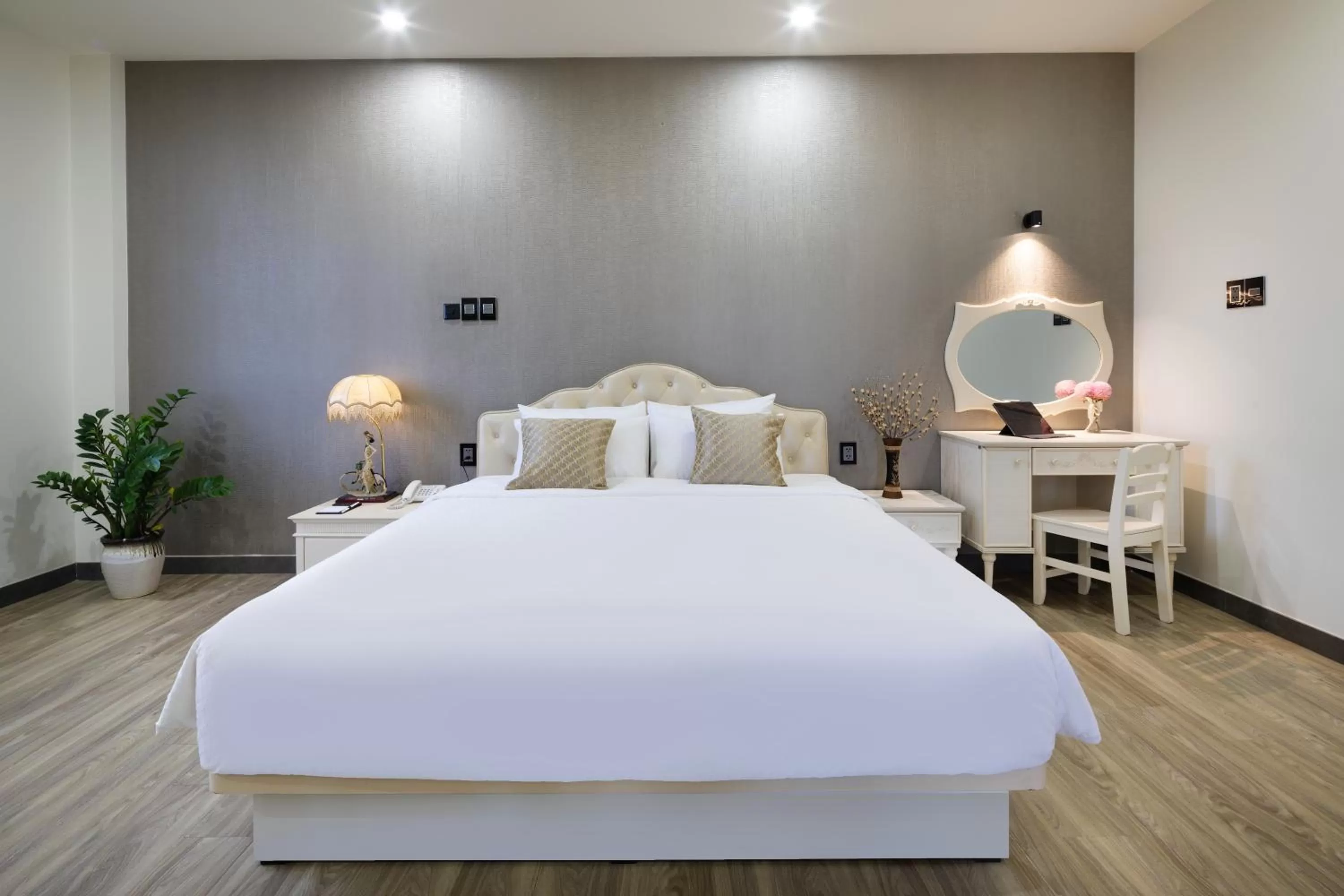 Bed in LARA HOTEL LONG XUYÊN