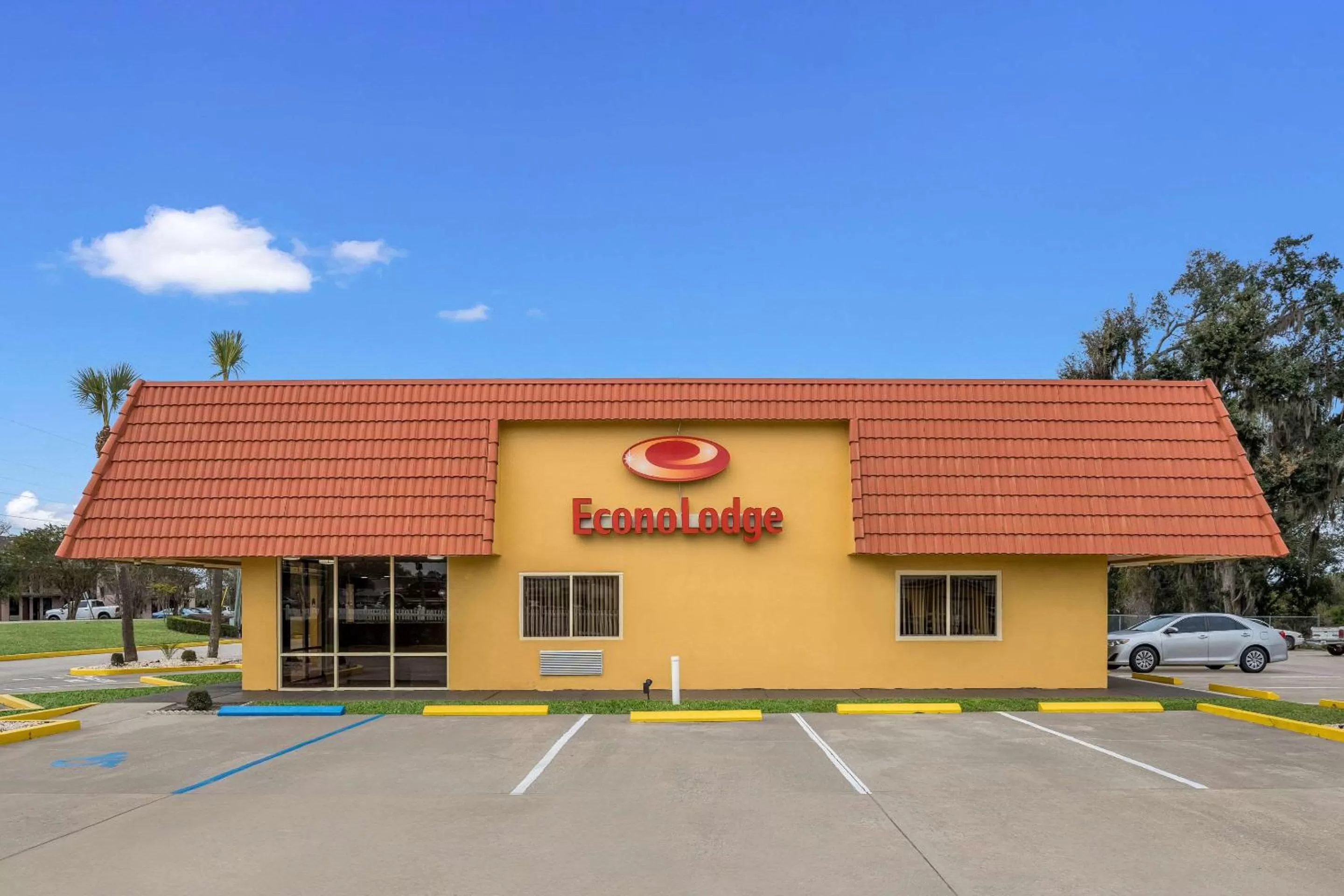 Property building in Econo Lodge Live Oak