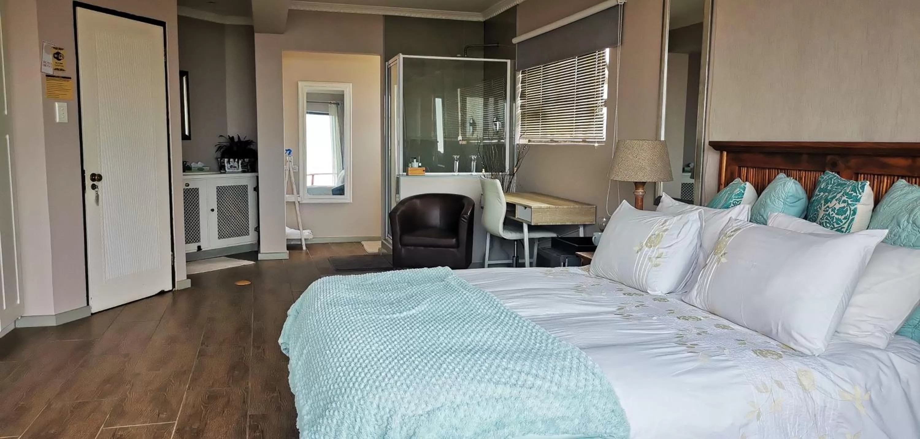 Balcony/Terrace, Bed in Cove View B&B