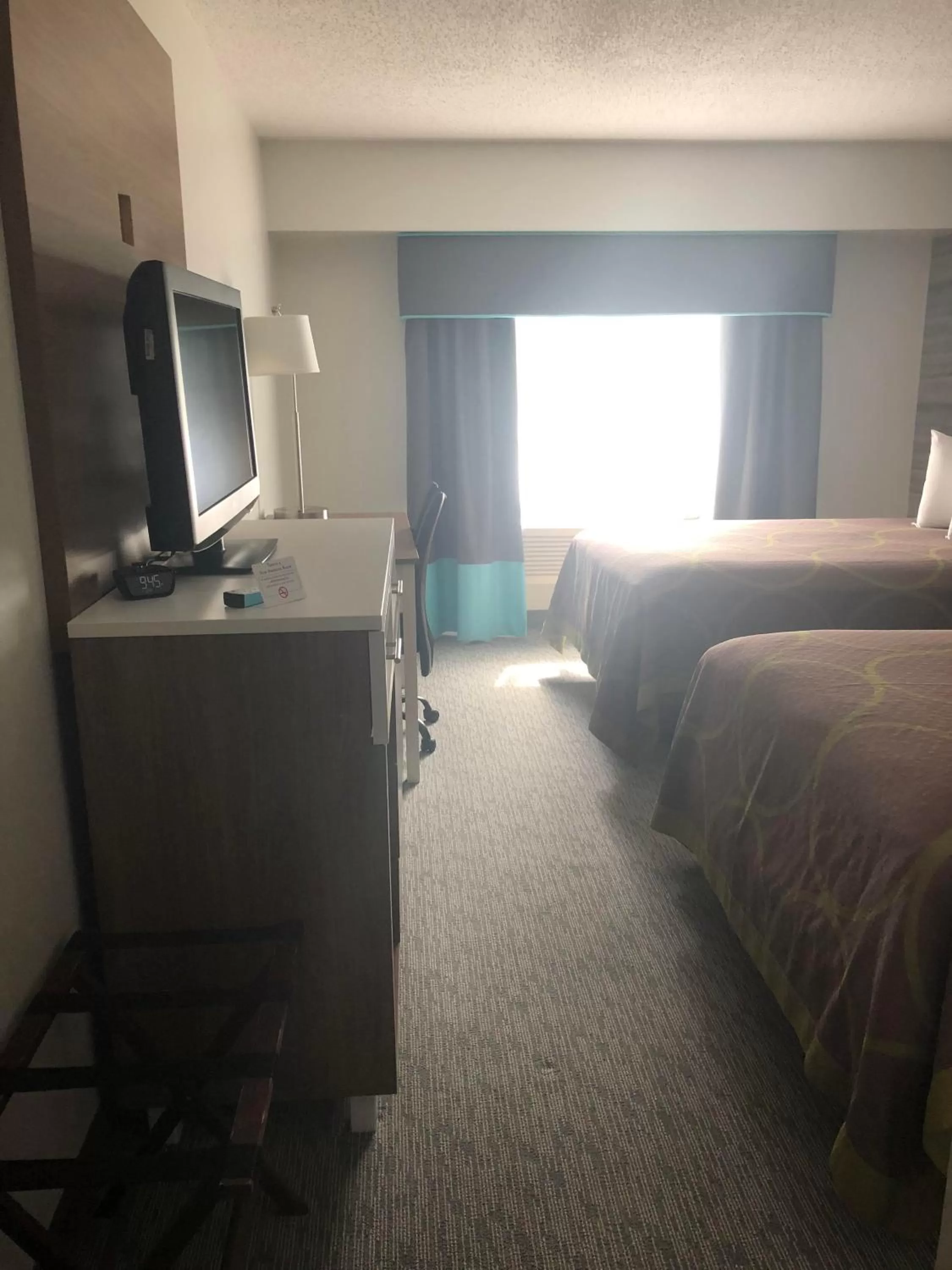 Bedroom, Bed in Super 8 by Wyndham Manchester Airport