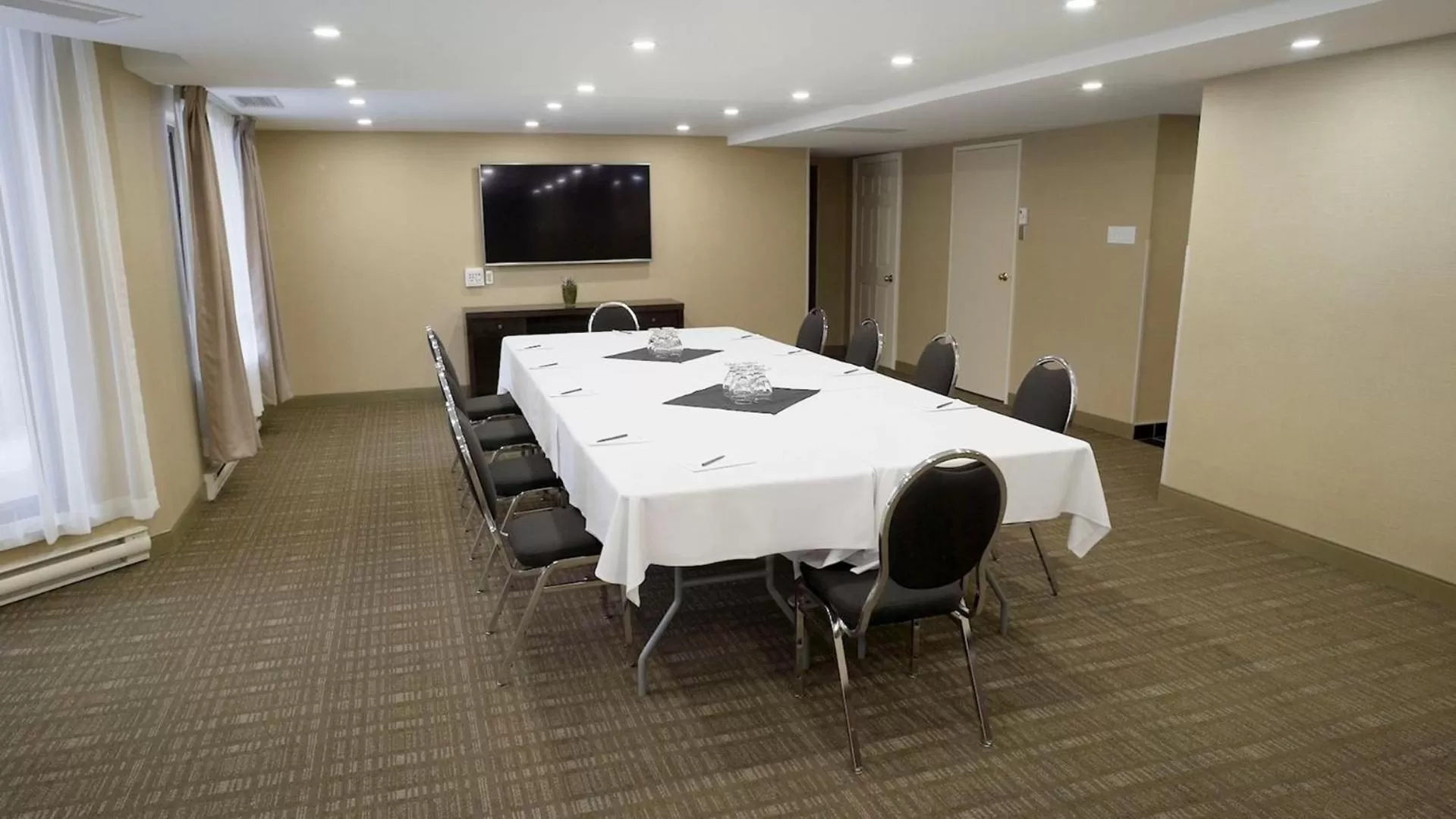 Business facilities in Les Suites Hotel Ottawa