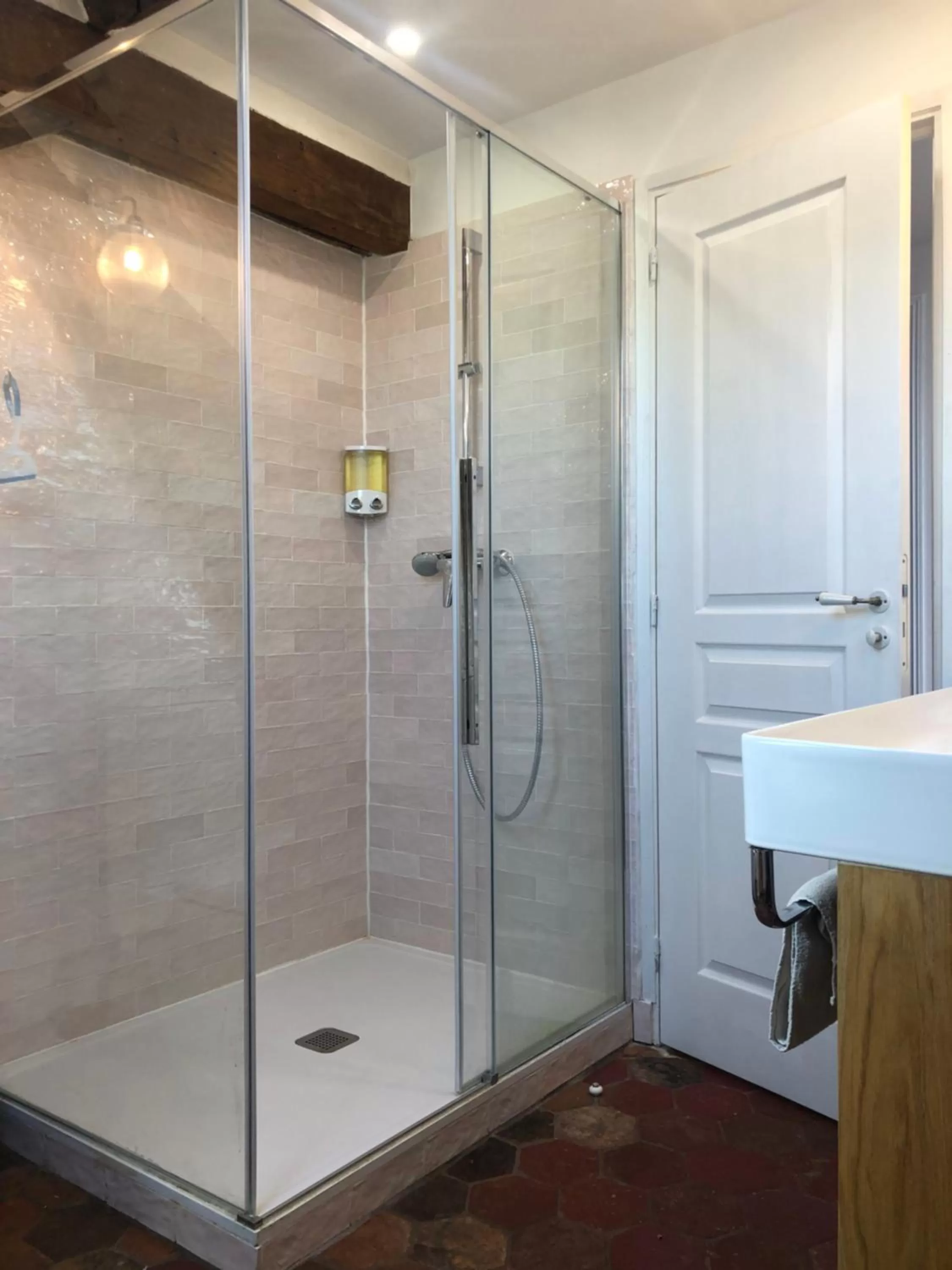 Bathroom in Villa Eugénie Melun