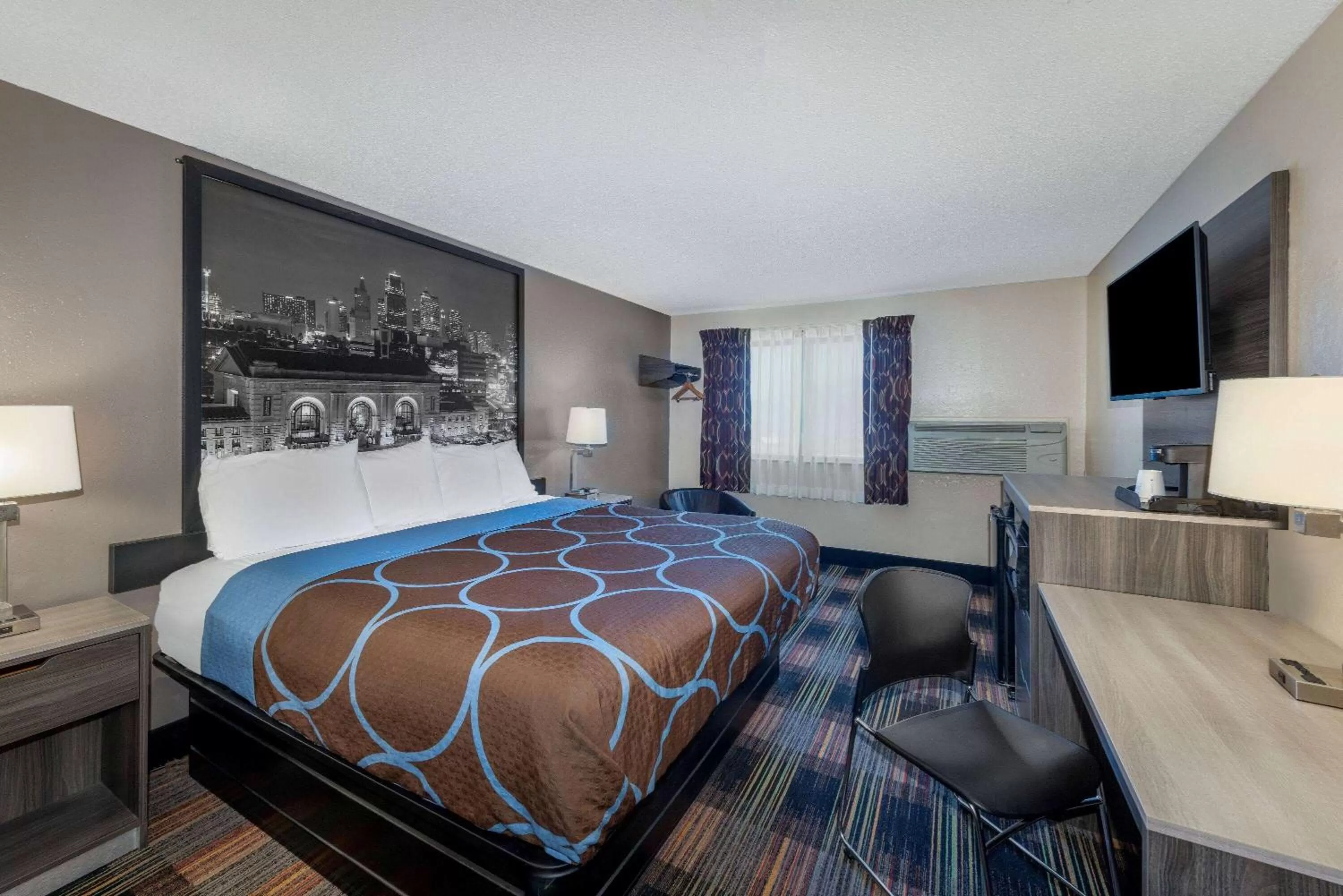 Bedroom, Bed in Super 8 by Wyndham Kansas City at Barry Road/Airport