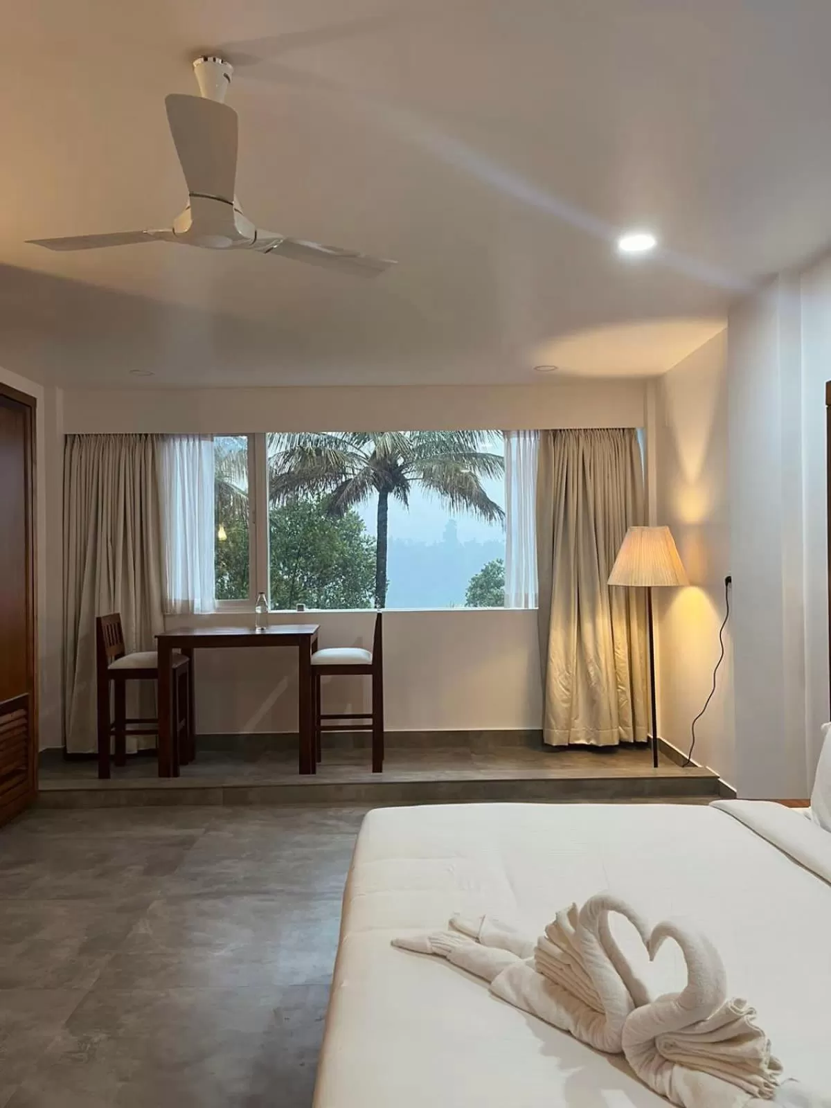 View (from property/room), Bed in HOTEL WHITE HOUSE, Munnar