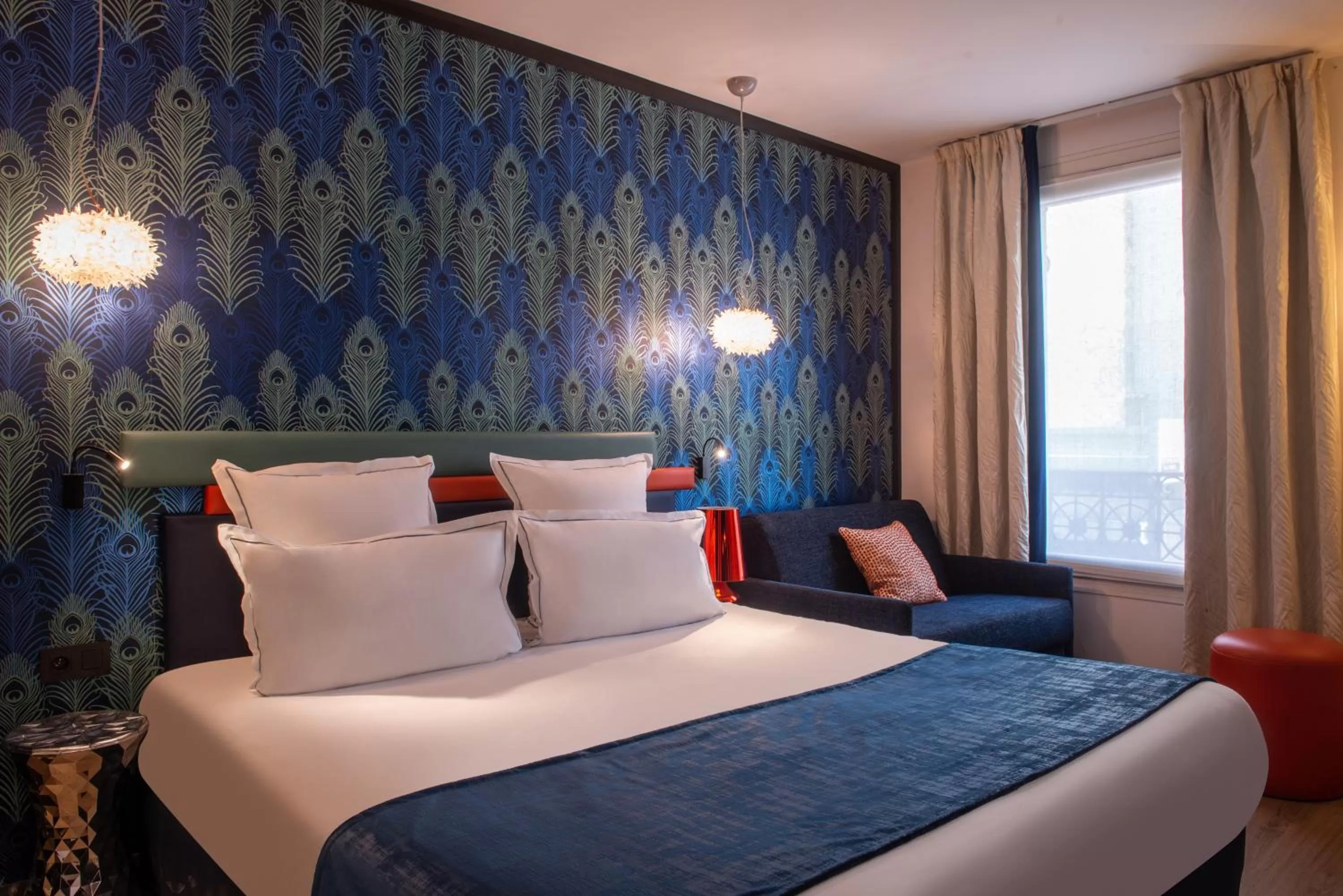 Deluxe Room - double bed and sofa bed in Hotel Yllen Eiffel