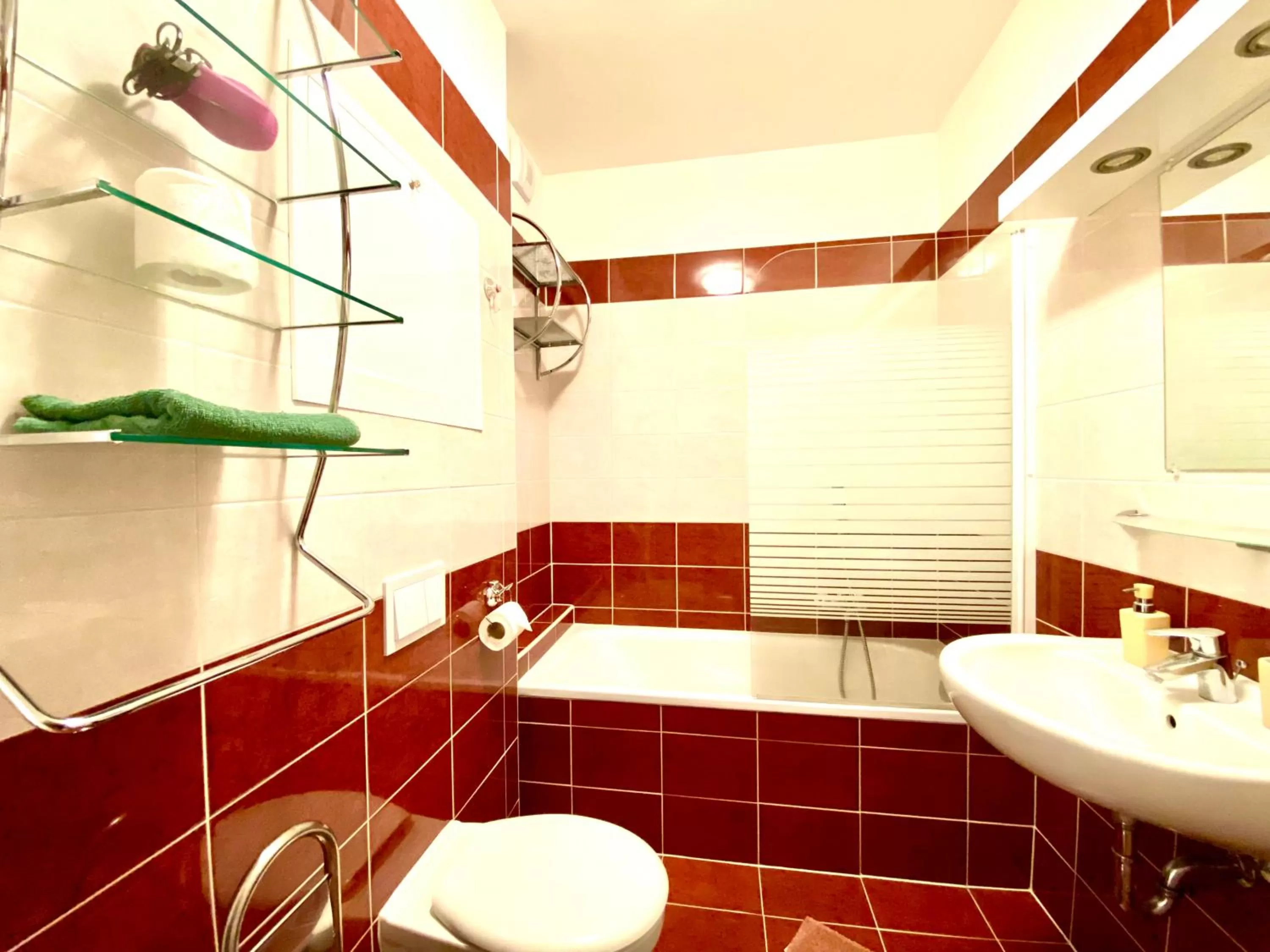 Bathroom in Keleti Aparthotel