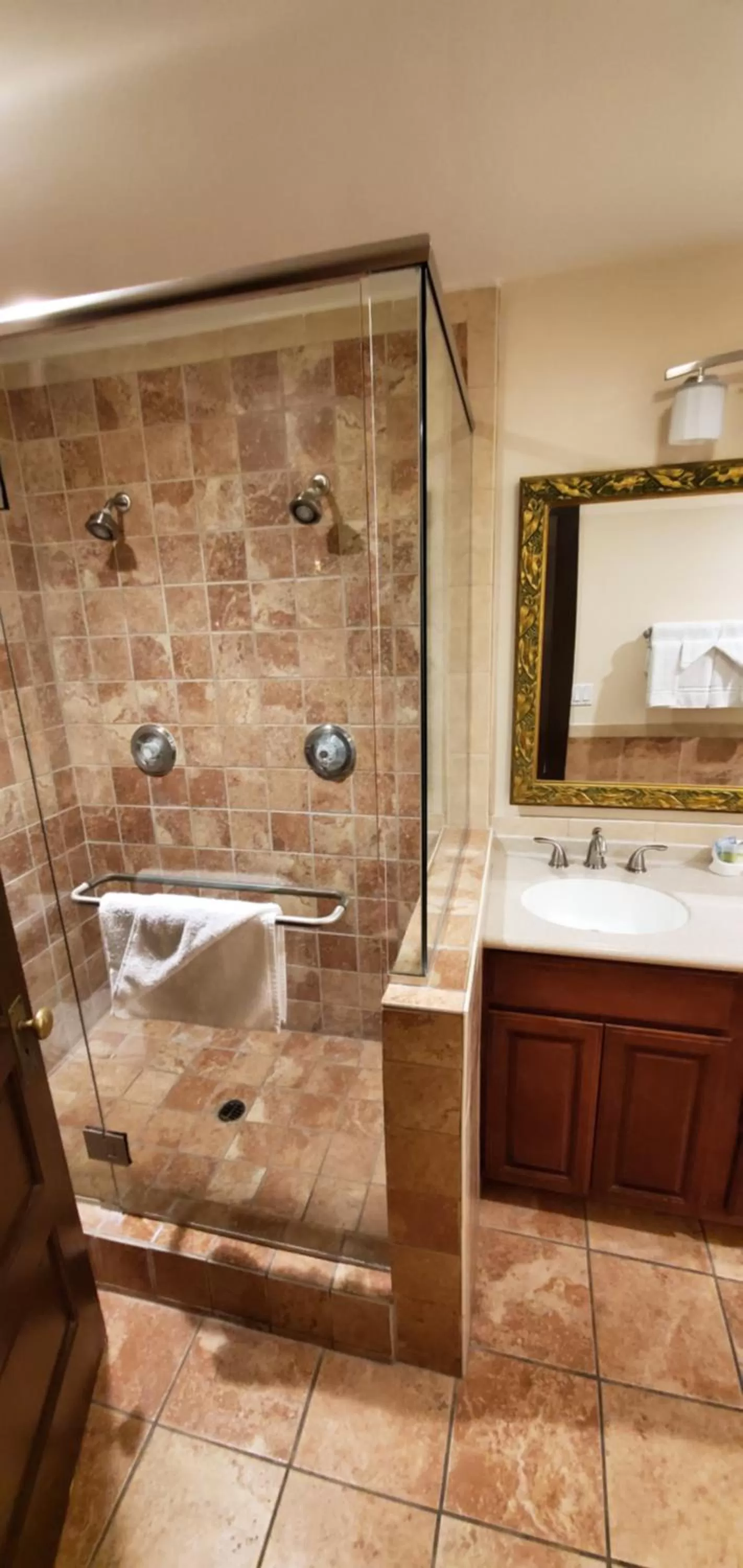 Shower in Glen Tavern Inn