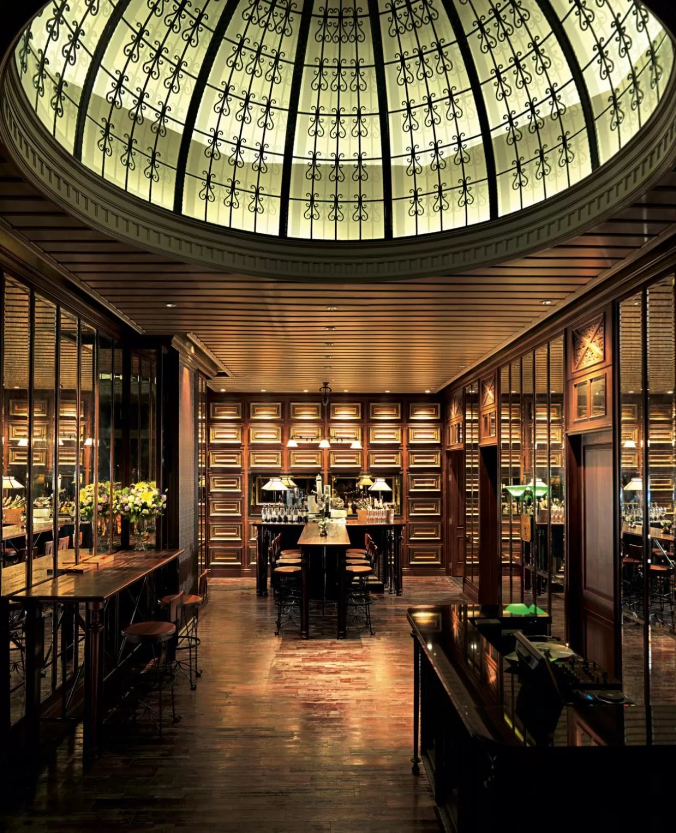 Night, Restaurant/Places to Eat in Hotel Muse Bangkok Langsuan - MGallery