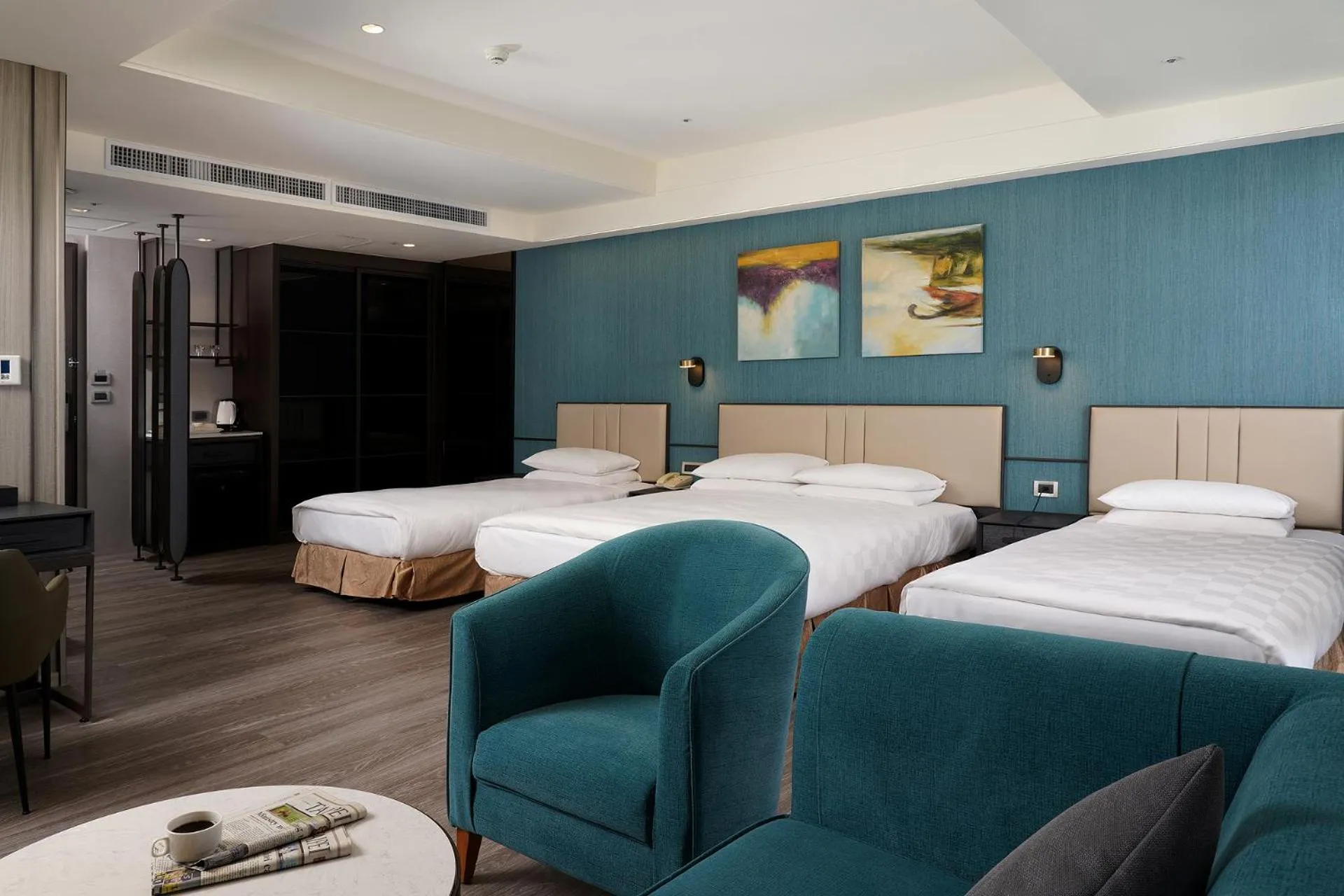 Photo of the whole room, Bed in E-DA Skylark Hotel