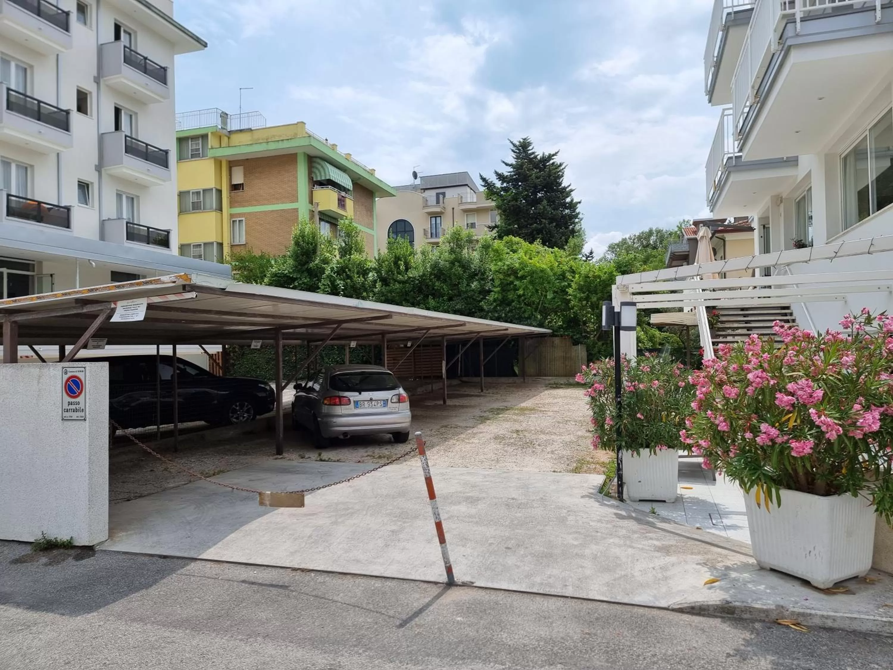 Parking in Hotel Kim