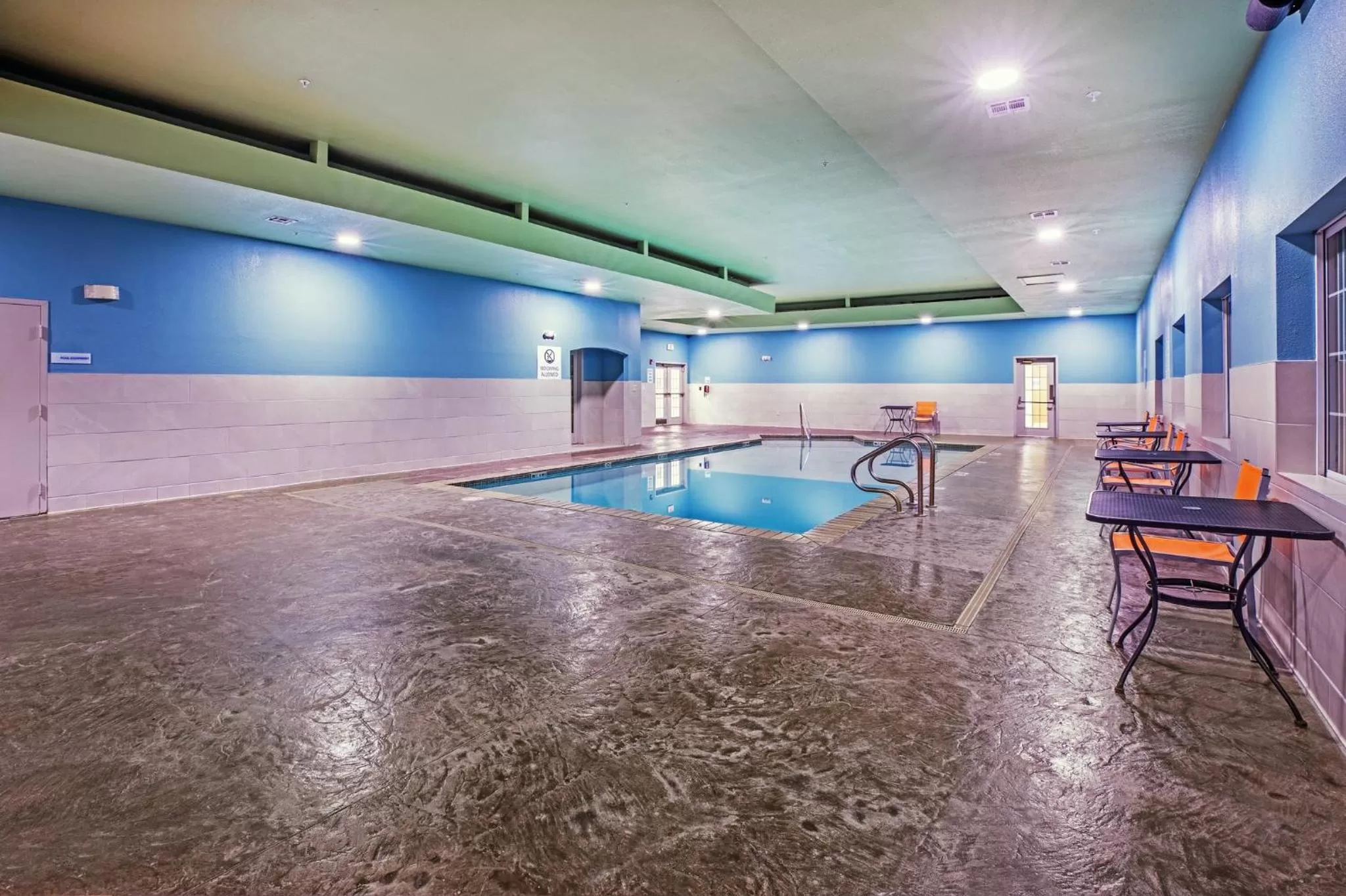 Swimming pool in Holiday Inn Express Hotel and Suites Jenks by IHG