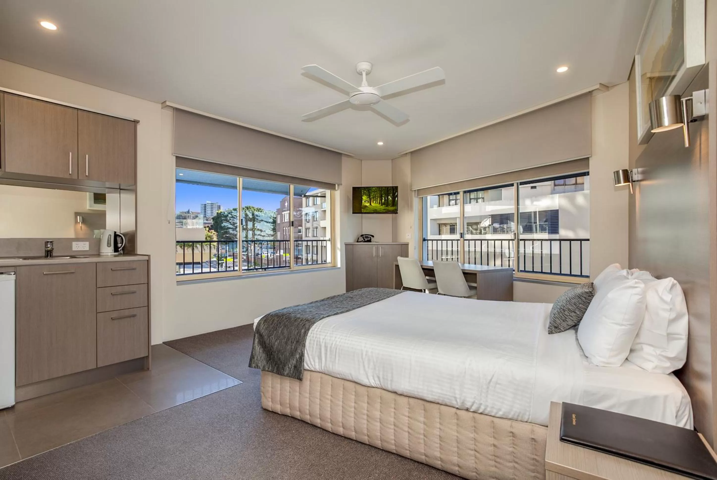 Day, Bed in Manly Paradise Motel & Apartments