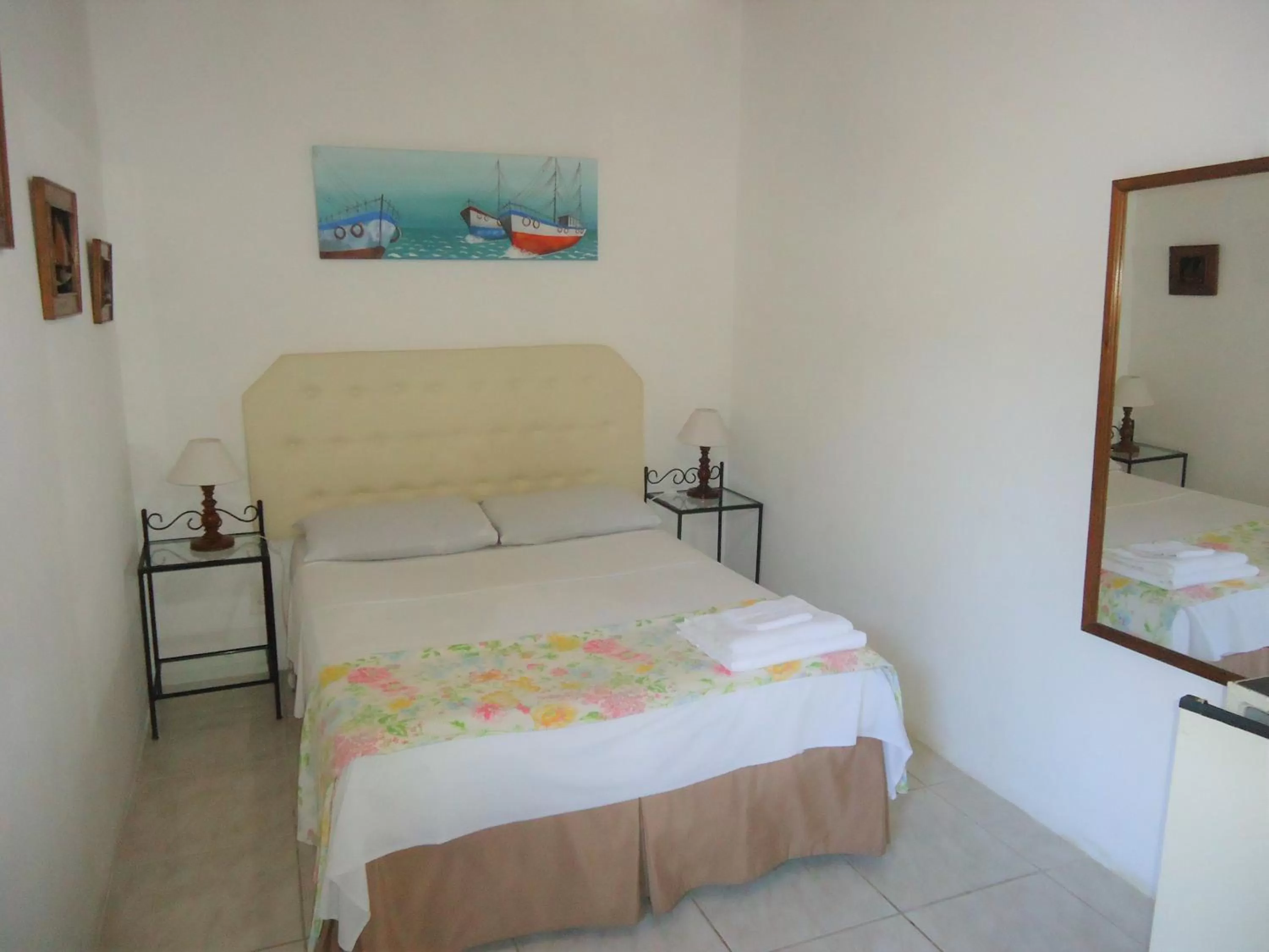 Photo of the whole room, Bed in Pousada L'étage