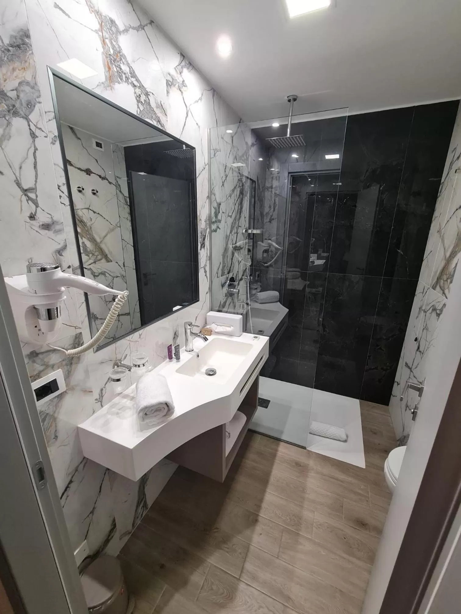 Bathroom in JR Hotels Gate 7 Bologna