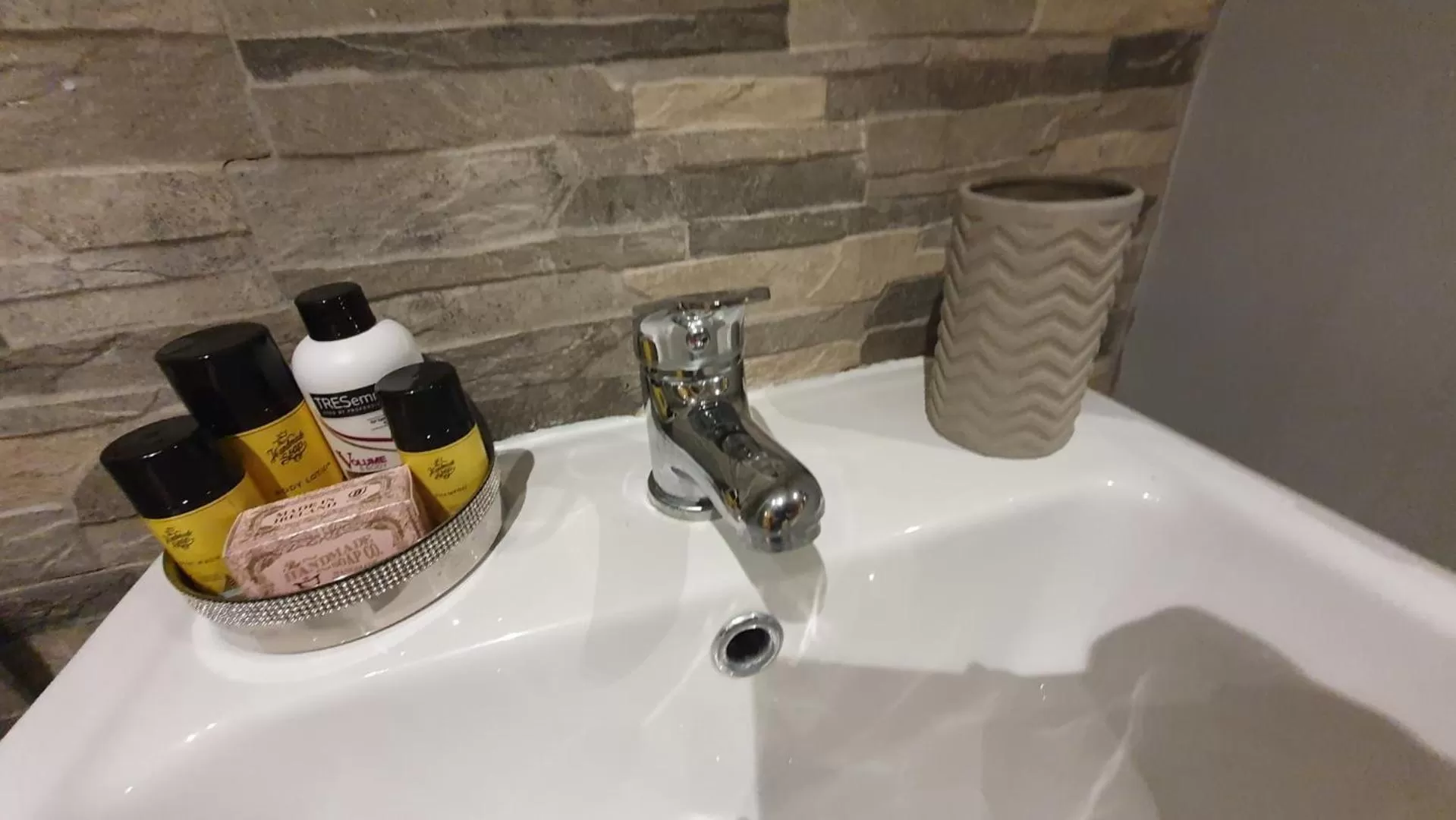 Bathroom in Forest Hills Lodge