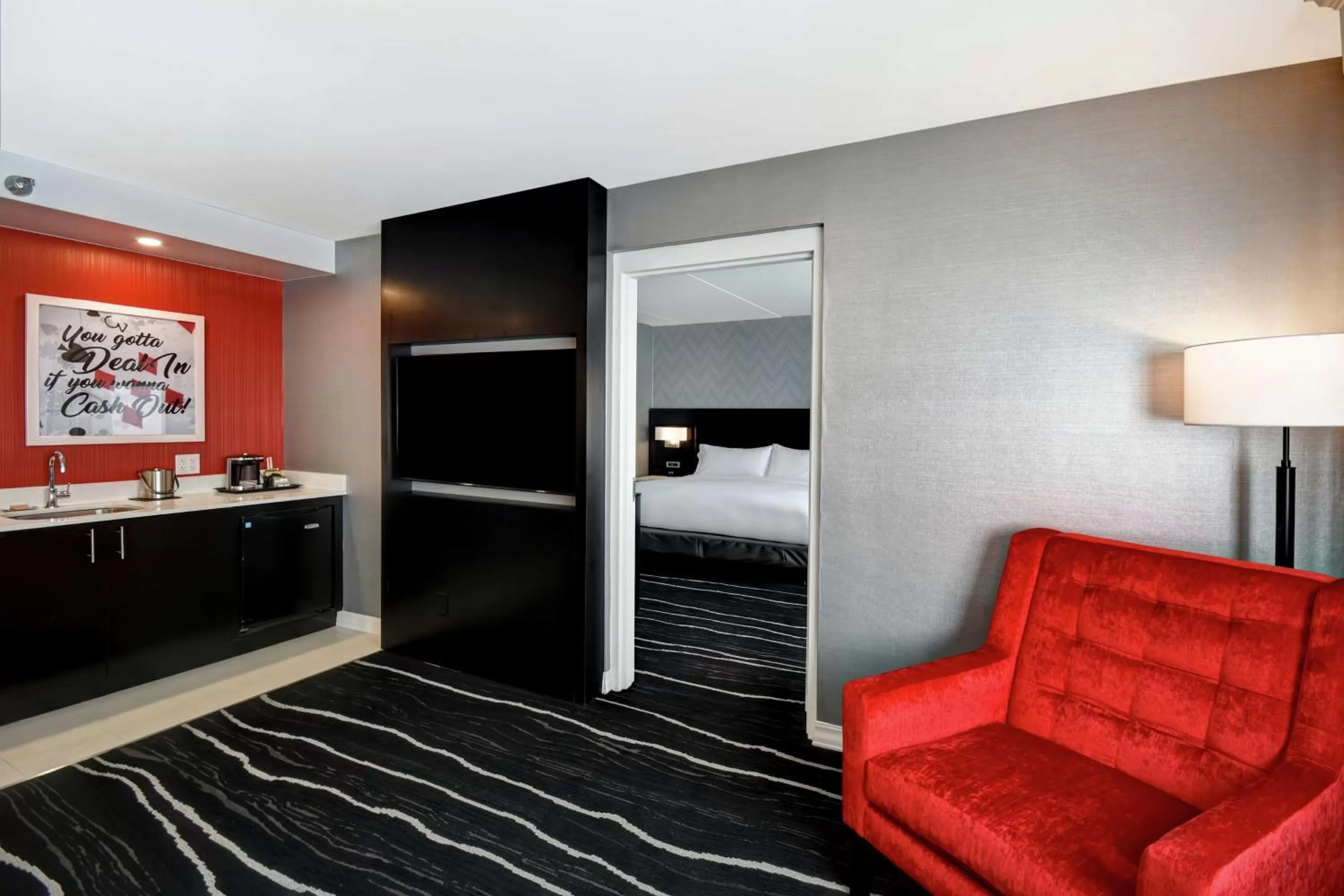 Bedroom, Bed in DoubleTree by Hilton Deadwood at Cadillac Jack's