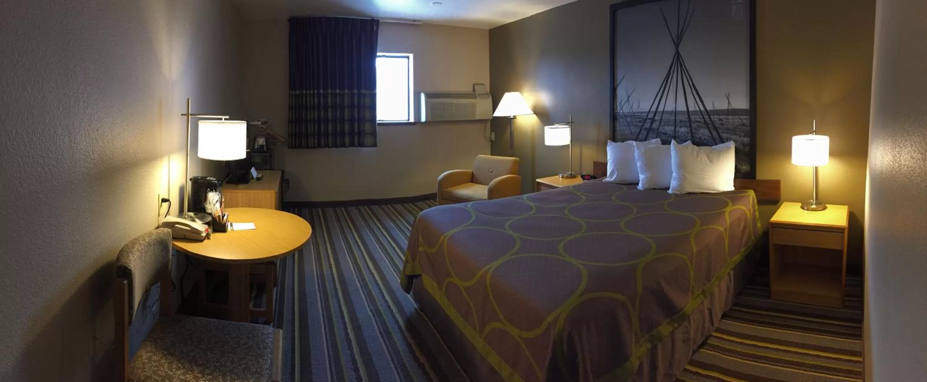 Photo of the whole room, Bed in Super 8 by Wyndham Dillon